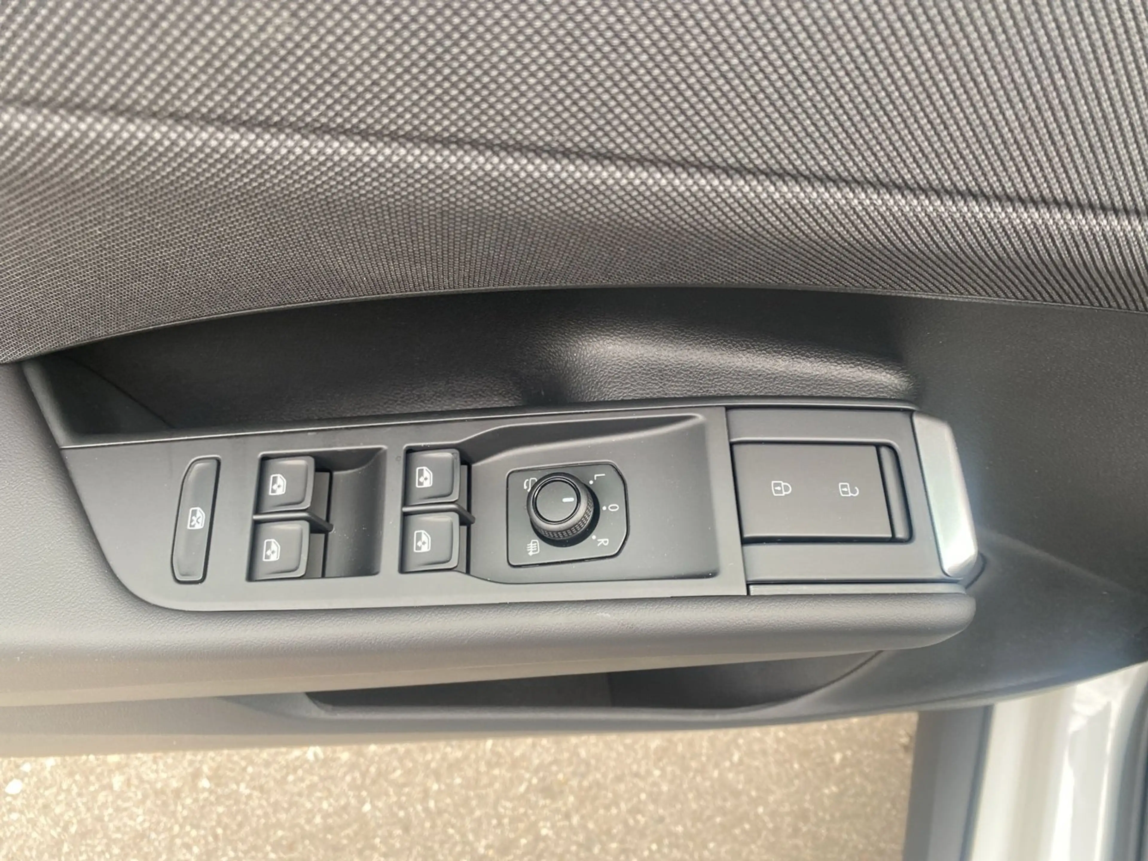 Volkswagen T-Roc Life eTSI DSG — photo 9