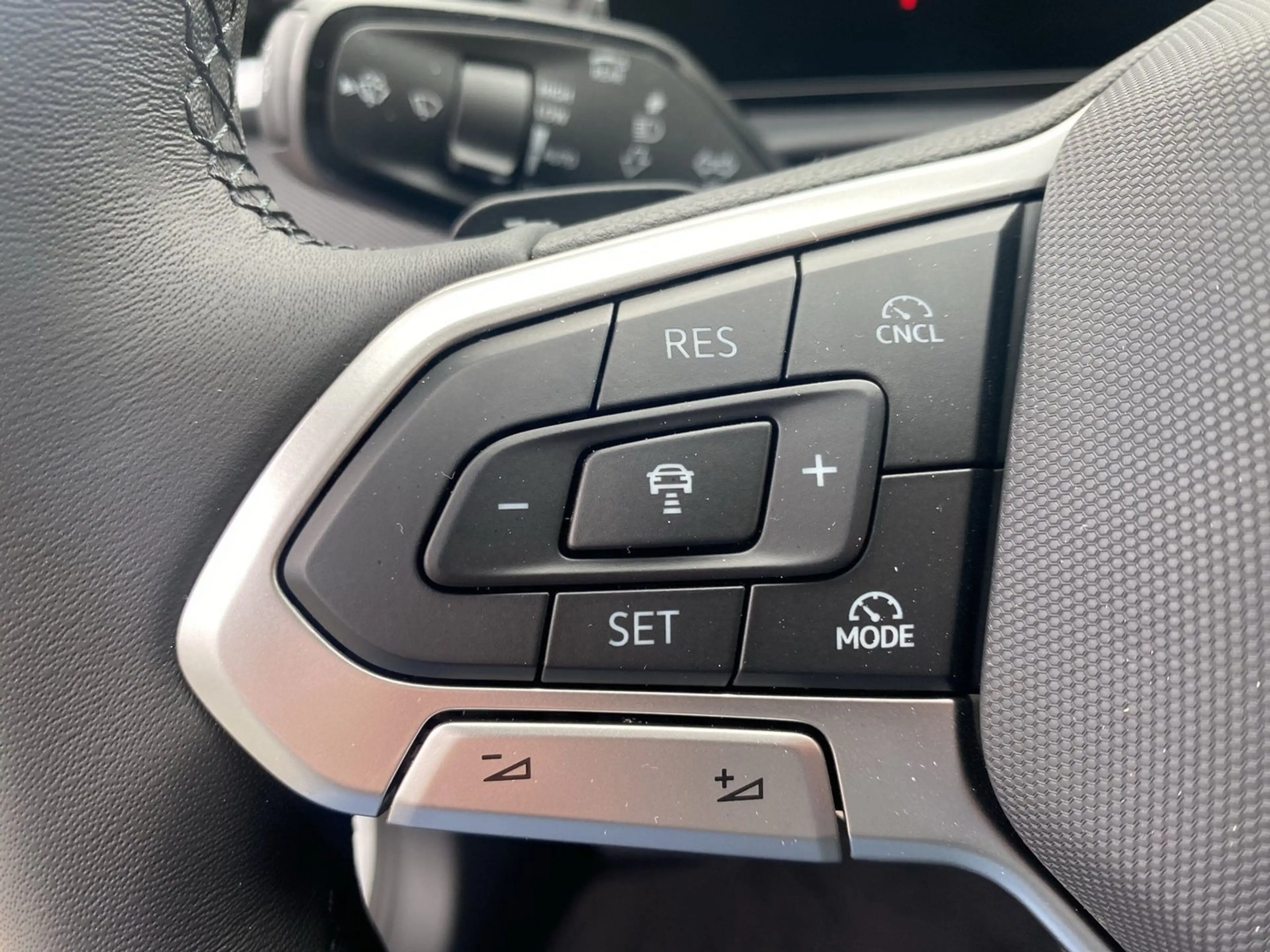Volkswagen T-Roc Life eTSI DSG — photo 13