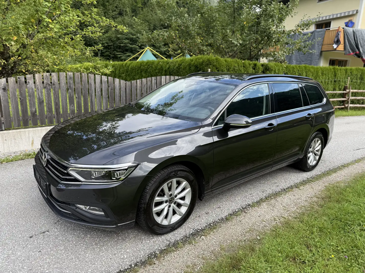 Volkswagen Passat Variant Business 2,0 SCR TDI DSG LED MFL Navi PDC DAB - 1