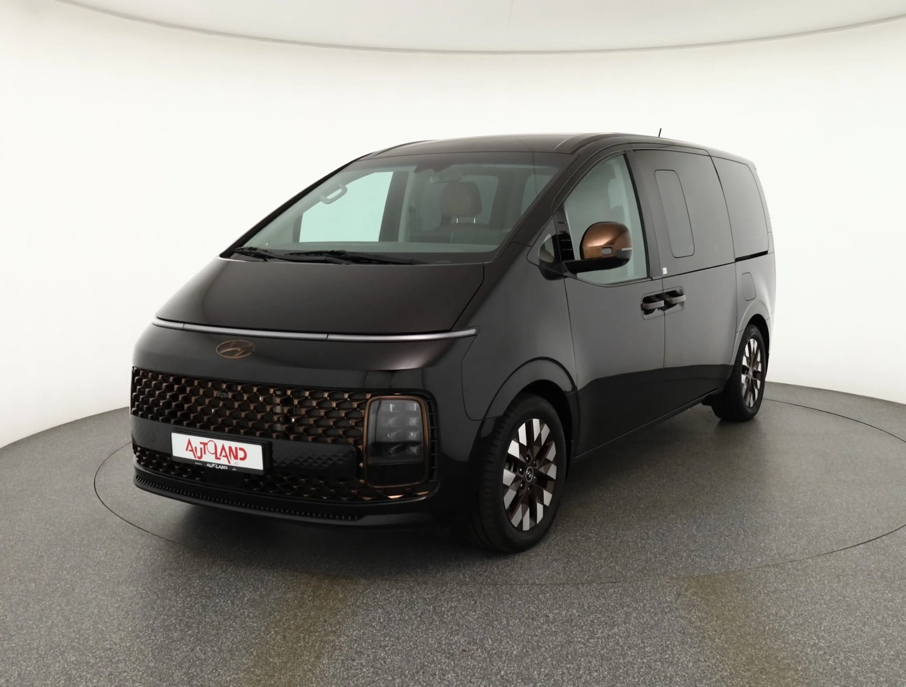Hyundai STARIA 2.2 CRDI 4WD Signature AHK 7-Sitzer Bose — photo 2