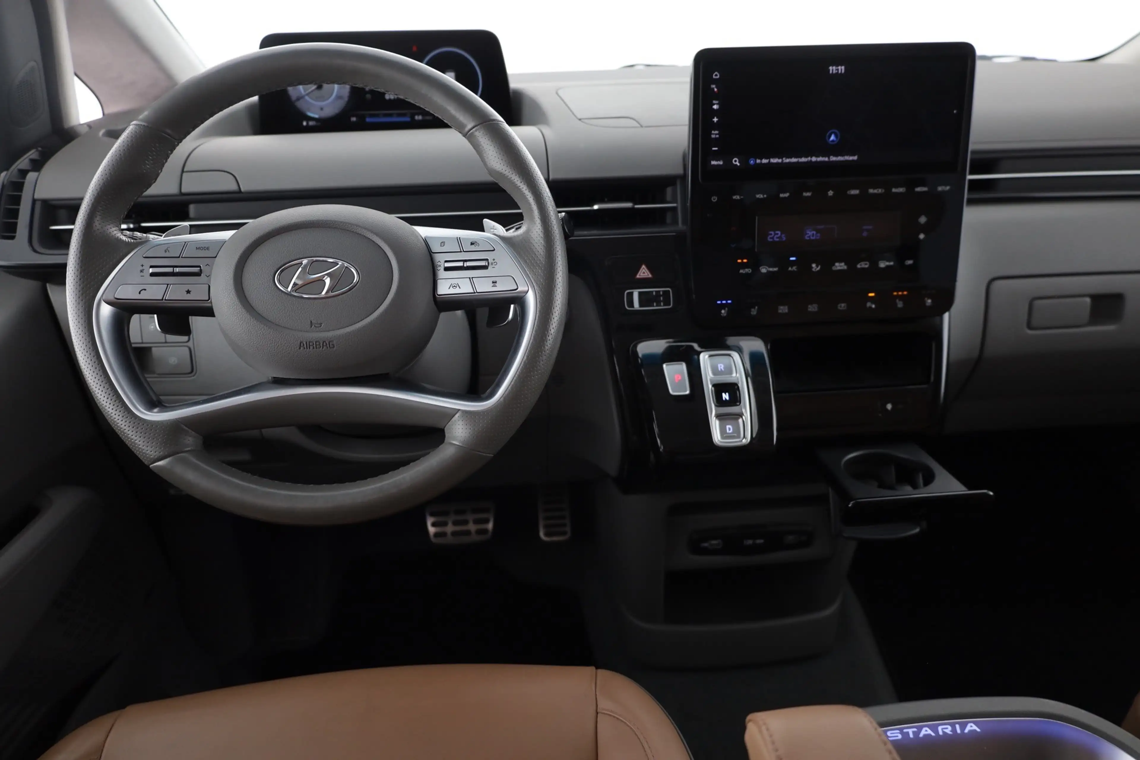 Hyundai STARIA 2.2 CRDI 4WD Signature AHK 7-Sitzer Bose — photo 11