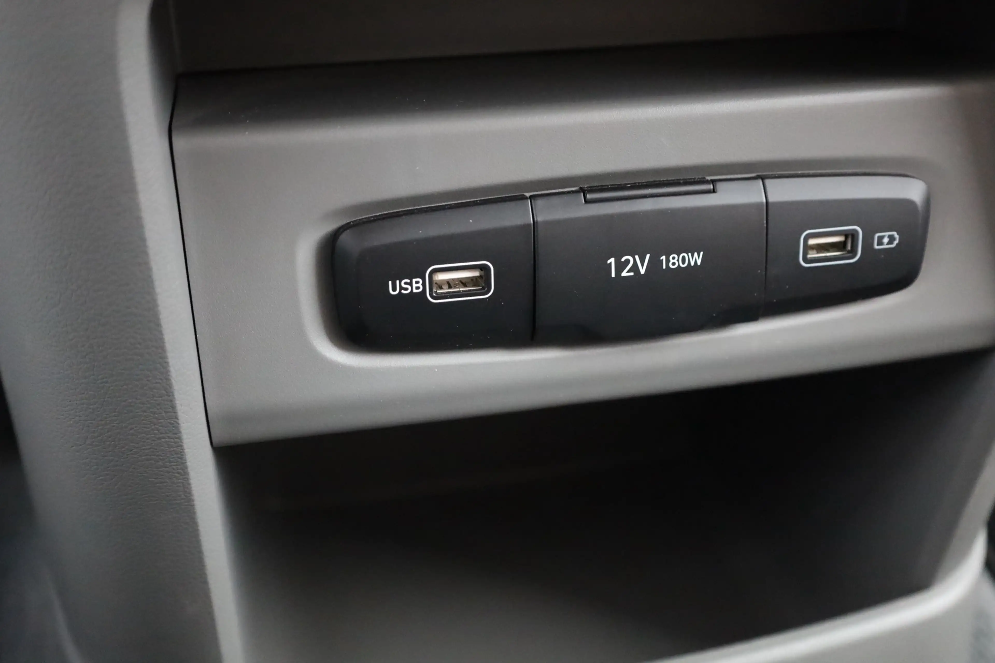 Hyundai STARIA 2.2 CRDI 4WD Signature AHK 7-Sitzer Bose — photo 15