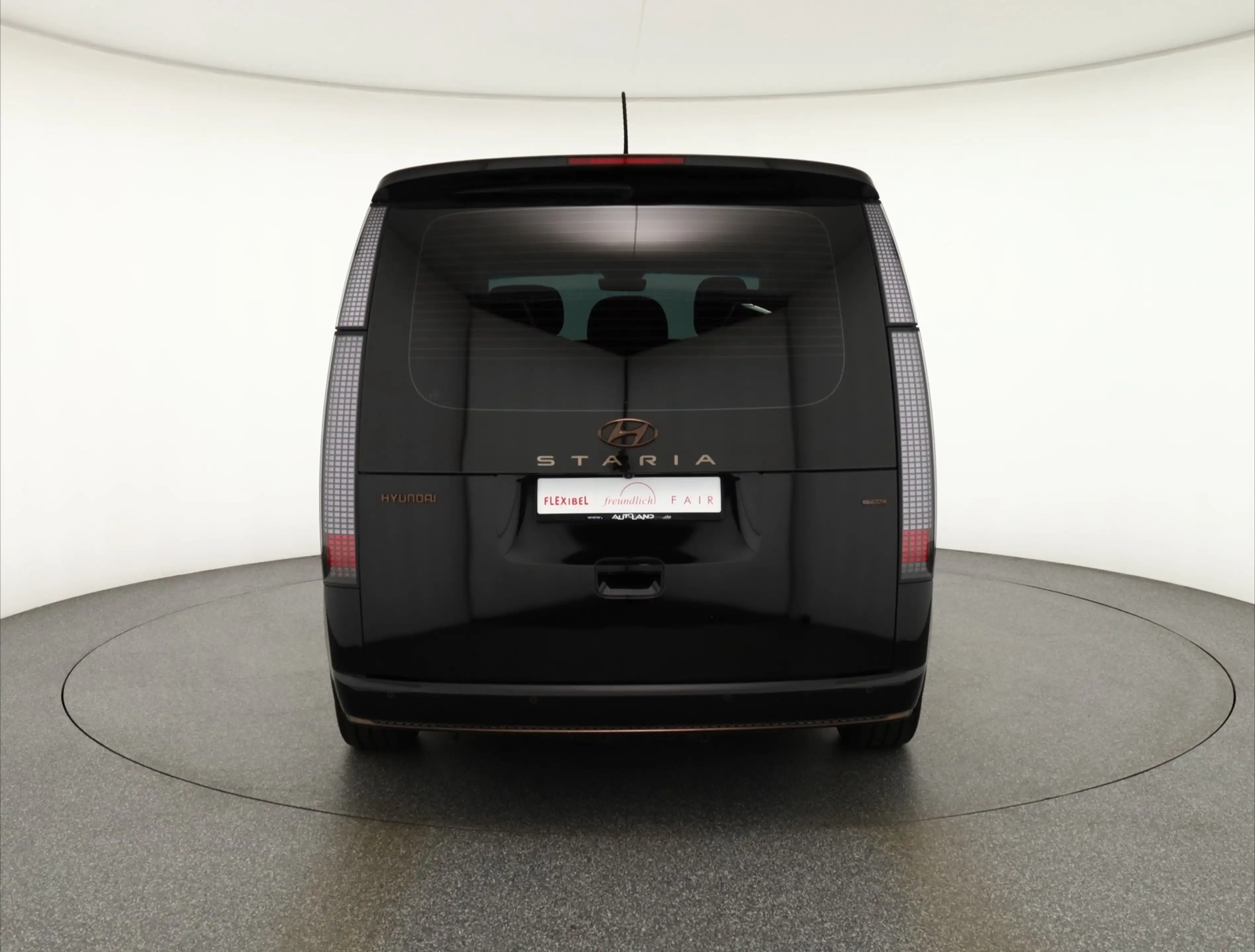 Hyundai STARIA 2.2 CRDI 4WD Signature AHK 7-Sitzer Bose — photo 5