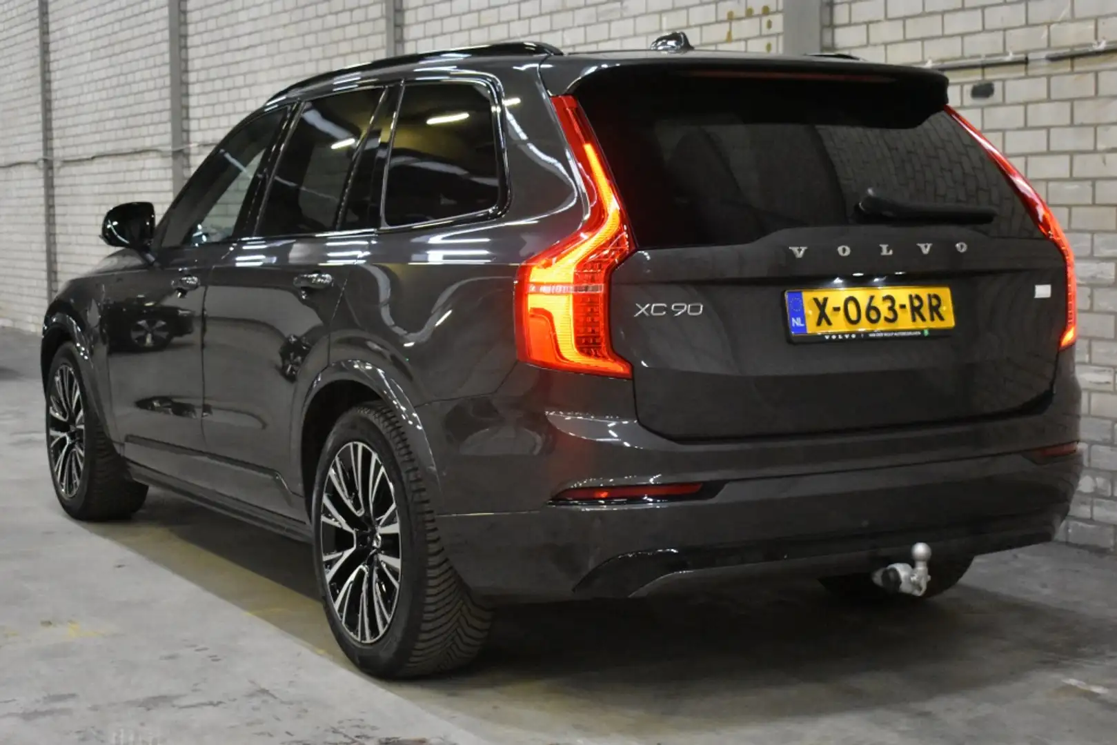 Volvo XC90 T8 455PK AWD Ultimate Dark | Trekhaak | Luchtverin Gris - 2