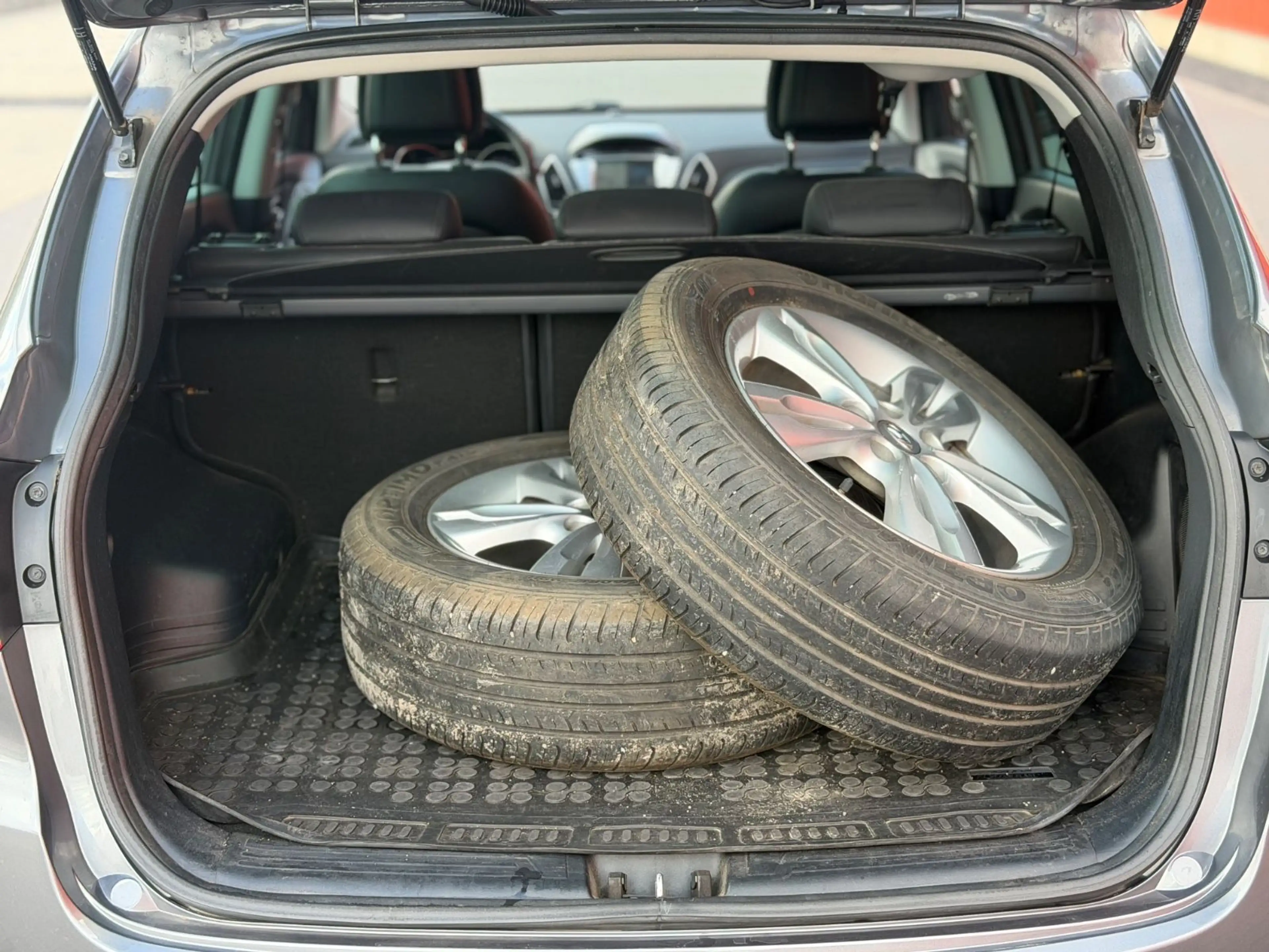 Hyundai iX35 4x4 Automatik Xenon Navi Leder Pano AHK PDC — photo 5