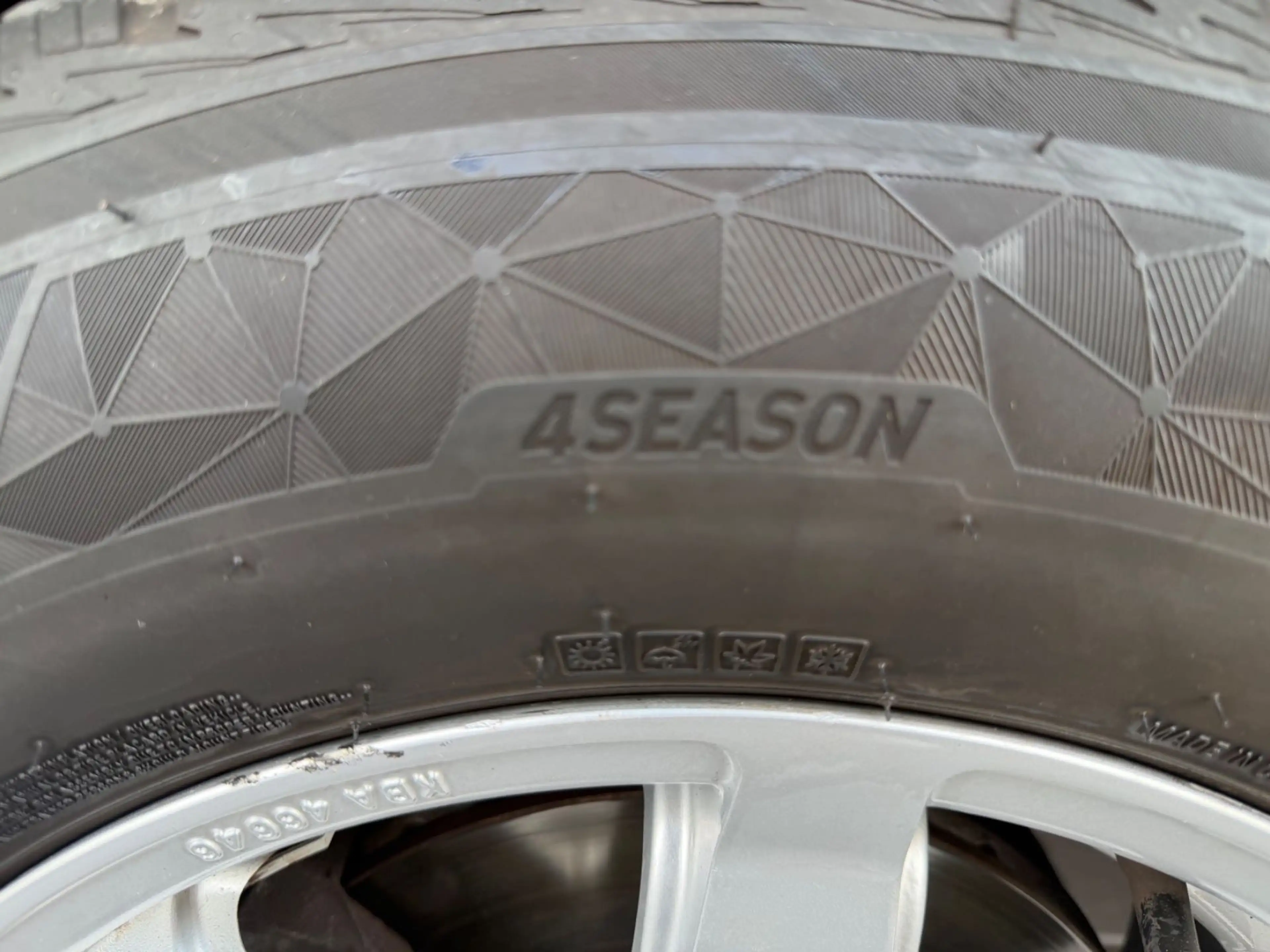 Hyundai iX35 4x4 Automatik Xenon Navi Leder Pano AHK PDC — photo 12
