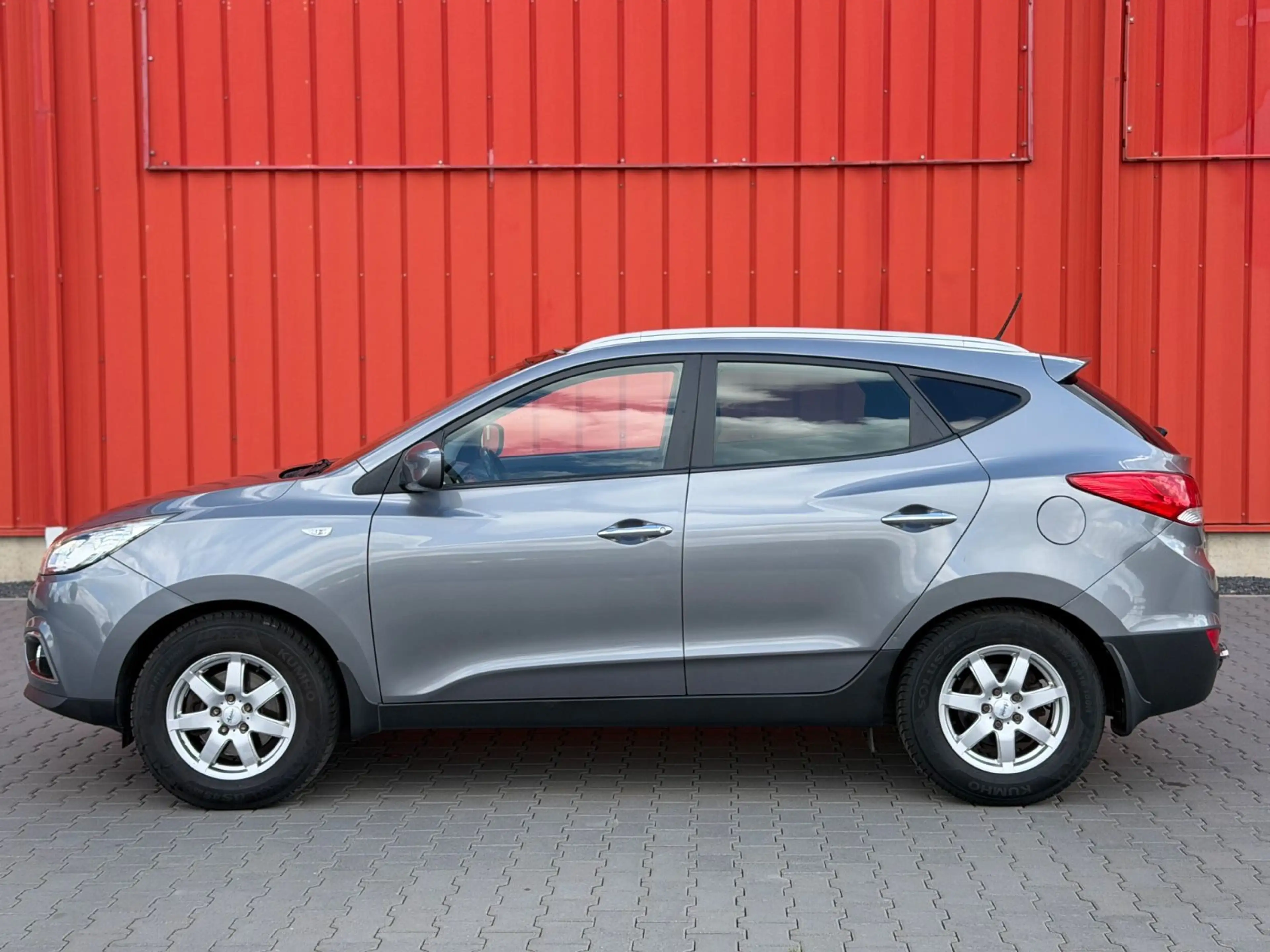 Hyundai iX35 4x4 Automatik Xenon Navi Leder Pano AHK PDC — photo 2