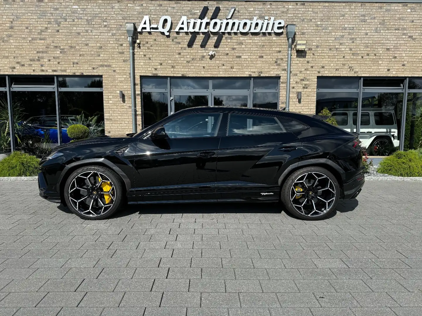 Lamborghini Urus 4.0 V8 Performante Schwarz - 2