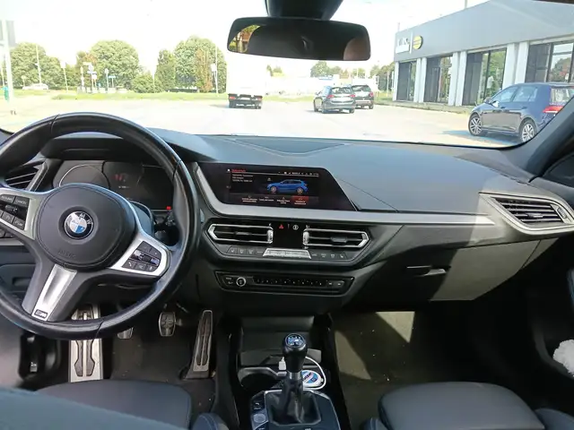 BMW 1 Series view 12