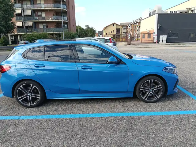 BMW 1 Series view 4