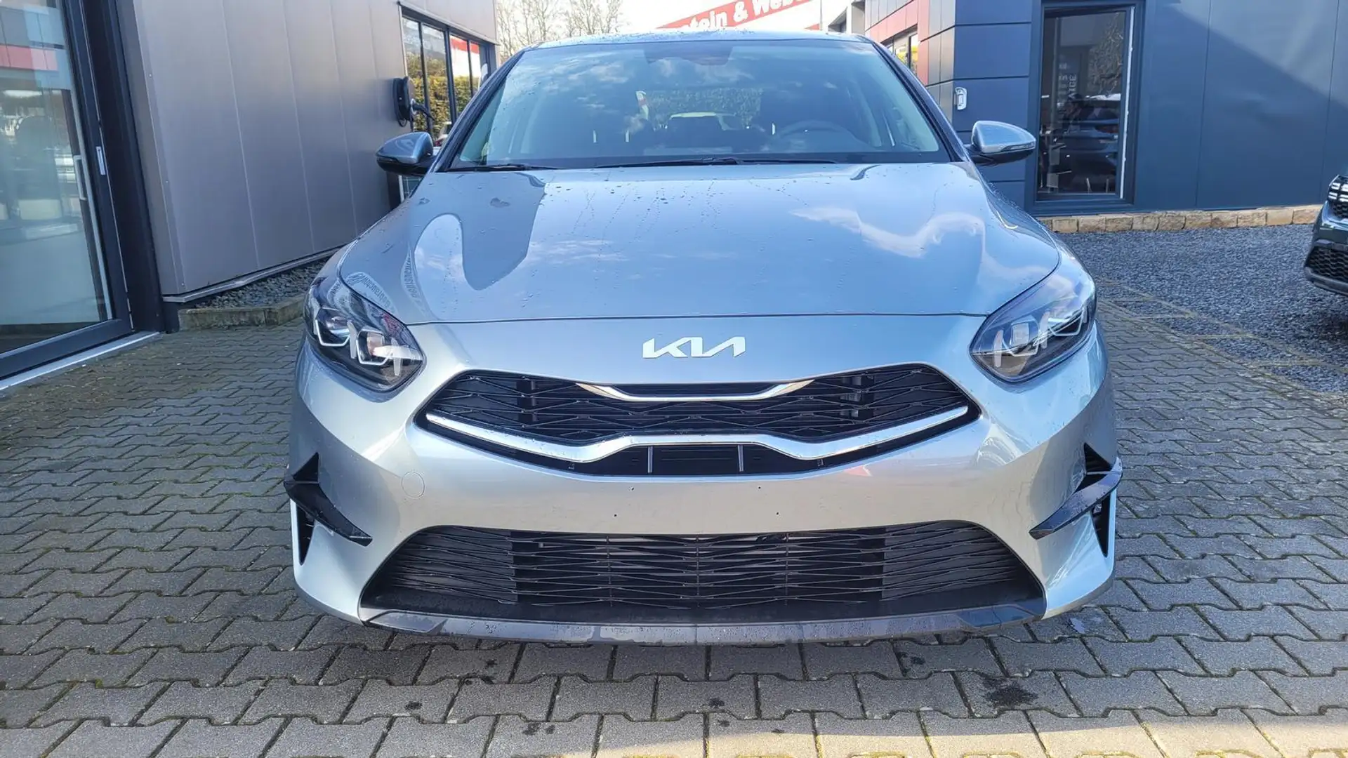 Kia Ceed / cee'd Gold 1.5 AT*LED*Navi*Shzg*Lhzg*PDC*Cam*17Zoll* ... Silber - 2