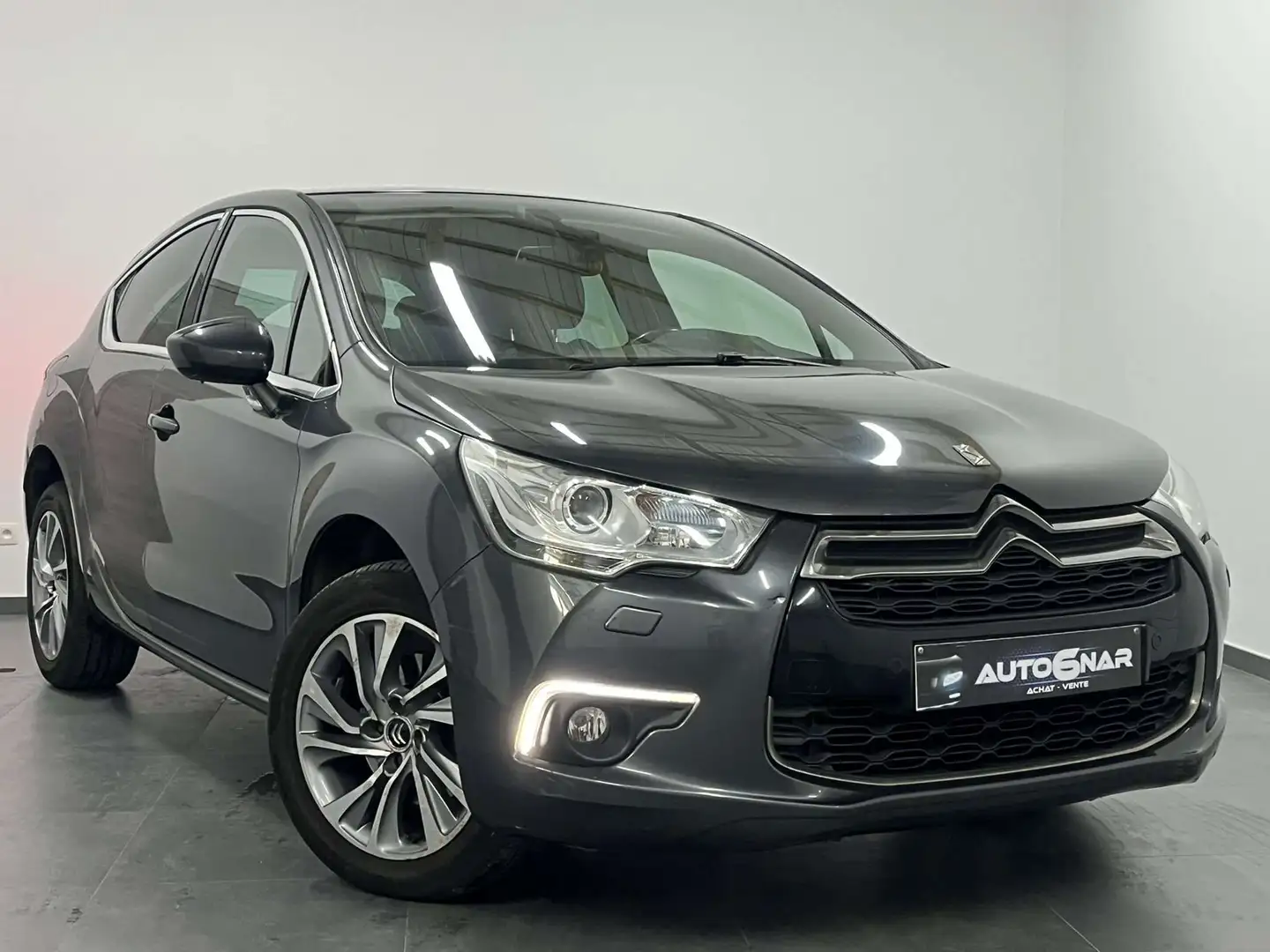 Citroen DS4 DS4 2.0 HDi - Airco - Navi - Xenon - Carnet Gris - 1
