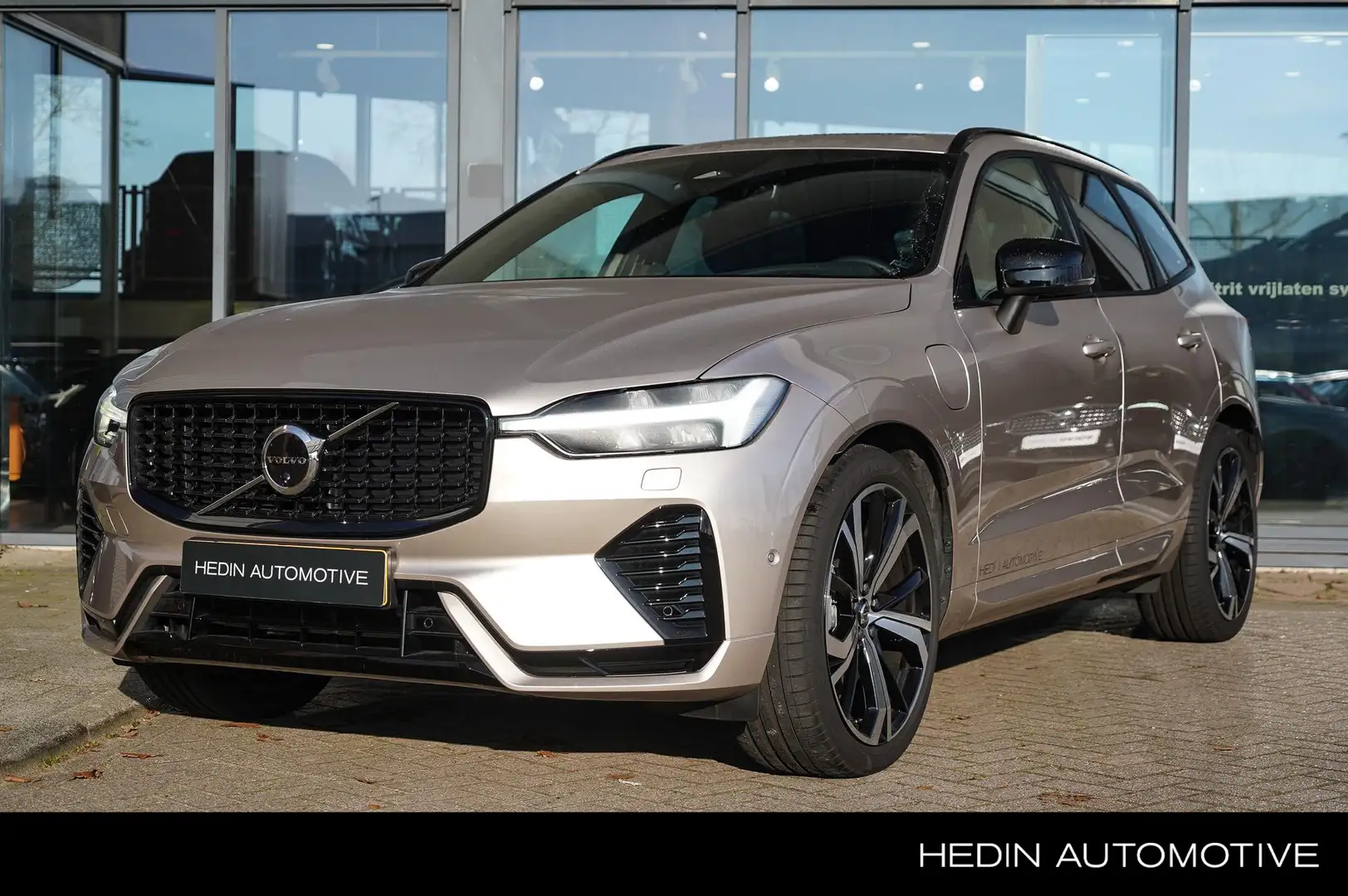 Volvo XC60 2.0 T6 Plug-in hybrid AWD Ultra Dark Luchtvering | Grijs - 1