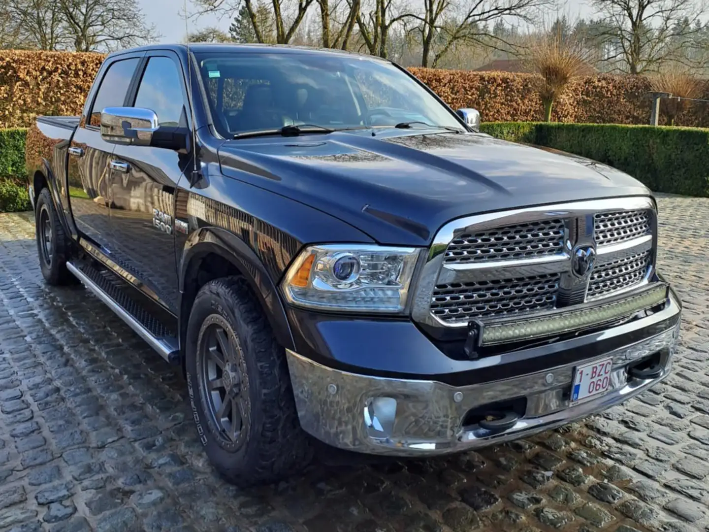 Dodge RAM laramie 1500 Noir - 1