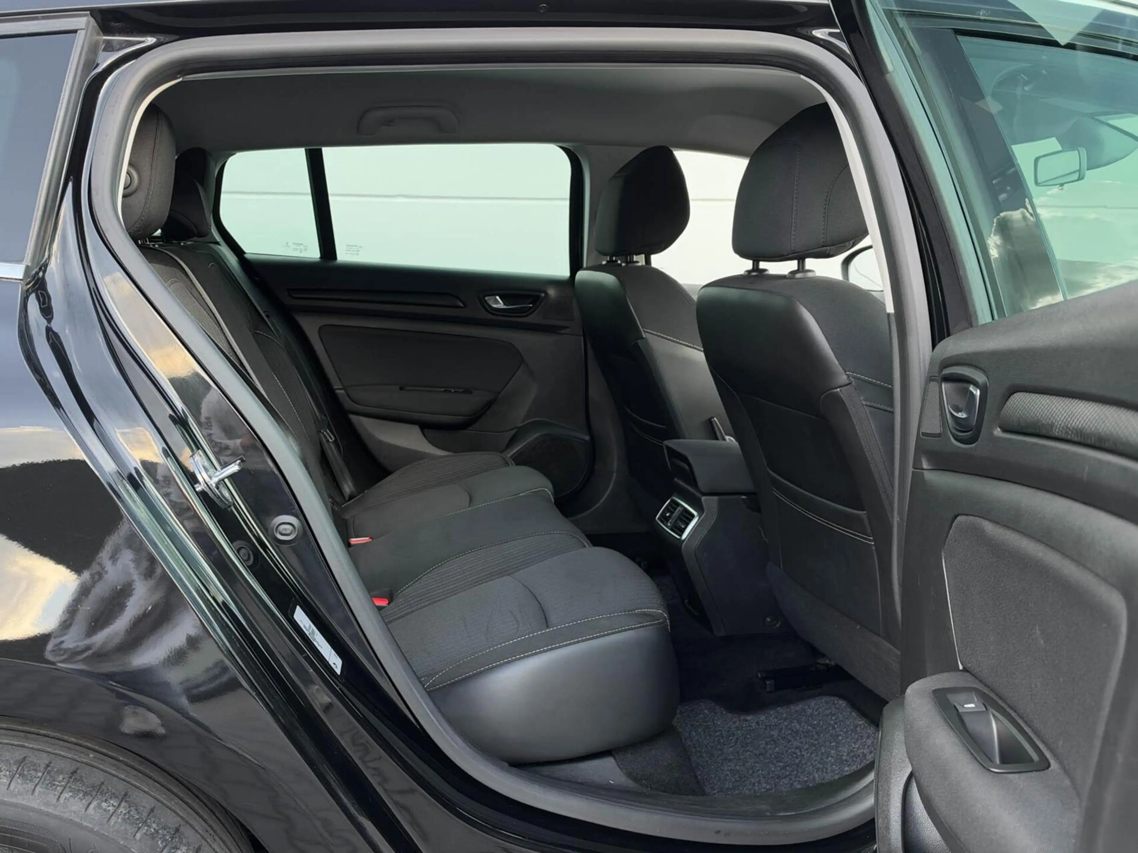 Renault Megane Estate 1.2 TCe 100pk Limited | Navigatie | Privacy — photo 15