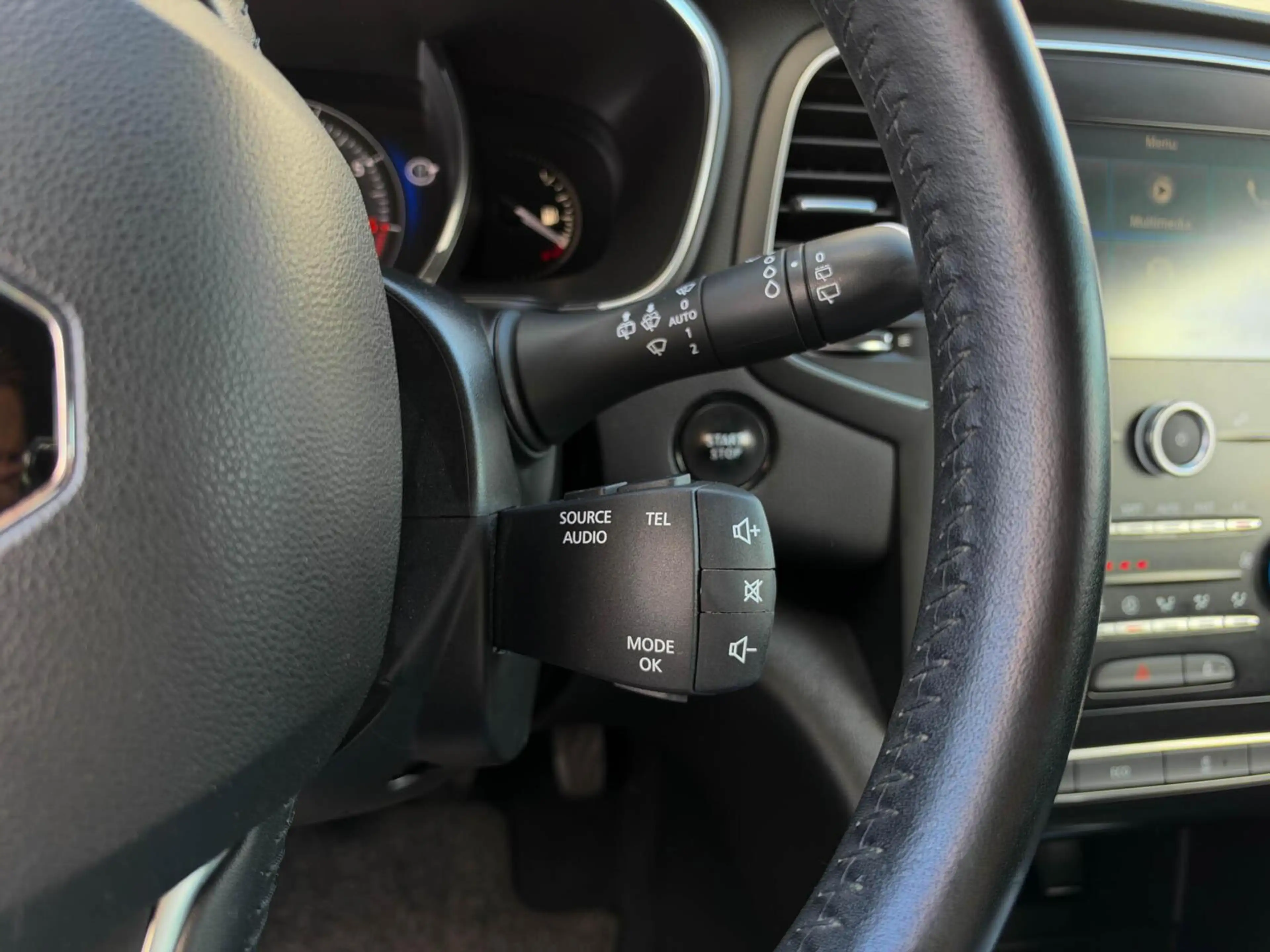 Renault Megane Estate 1.2 TCe 100pk Limited | Navigatie | Privacy — photo 16
