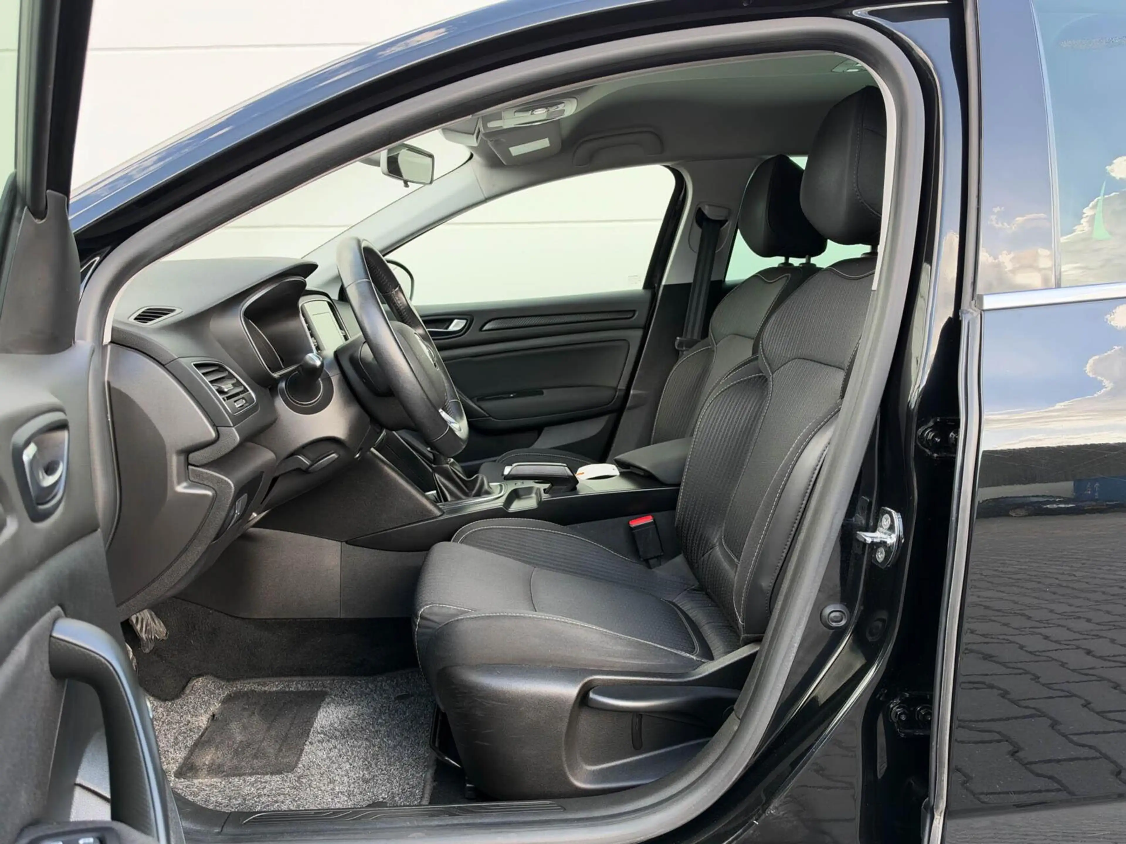 Renault Megane Estate 1.2 TCe 100pk Limited | Navigatie | Privacy — photo 6
