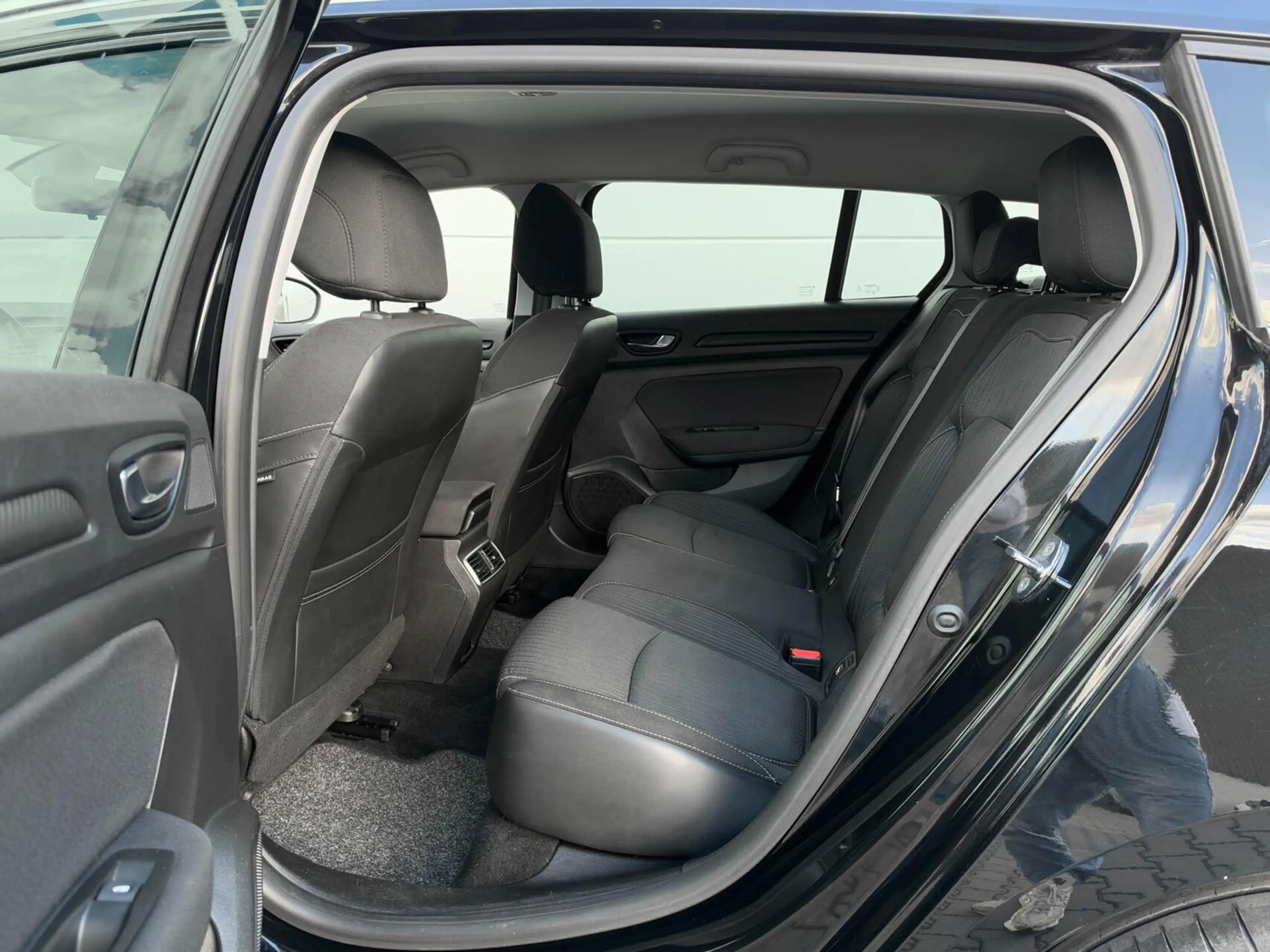 Renault Megane Estate 1.2 TCe 100pk Limited | Navigatie | Privacy — photo 7