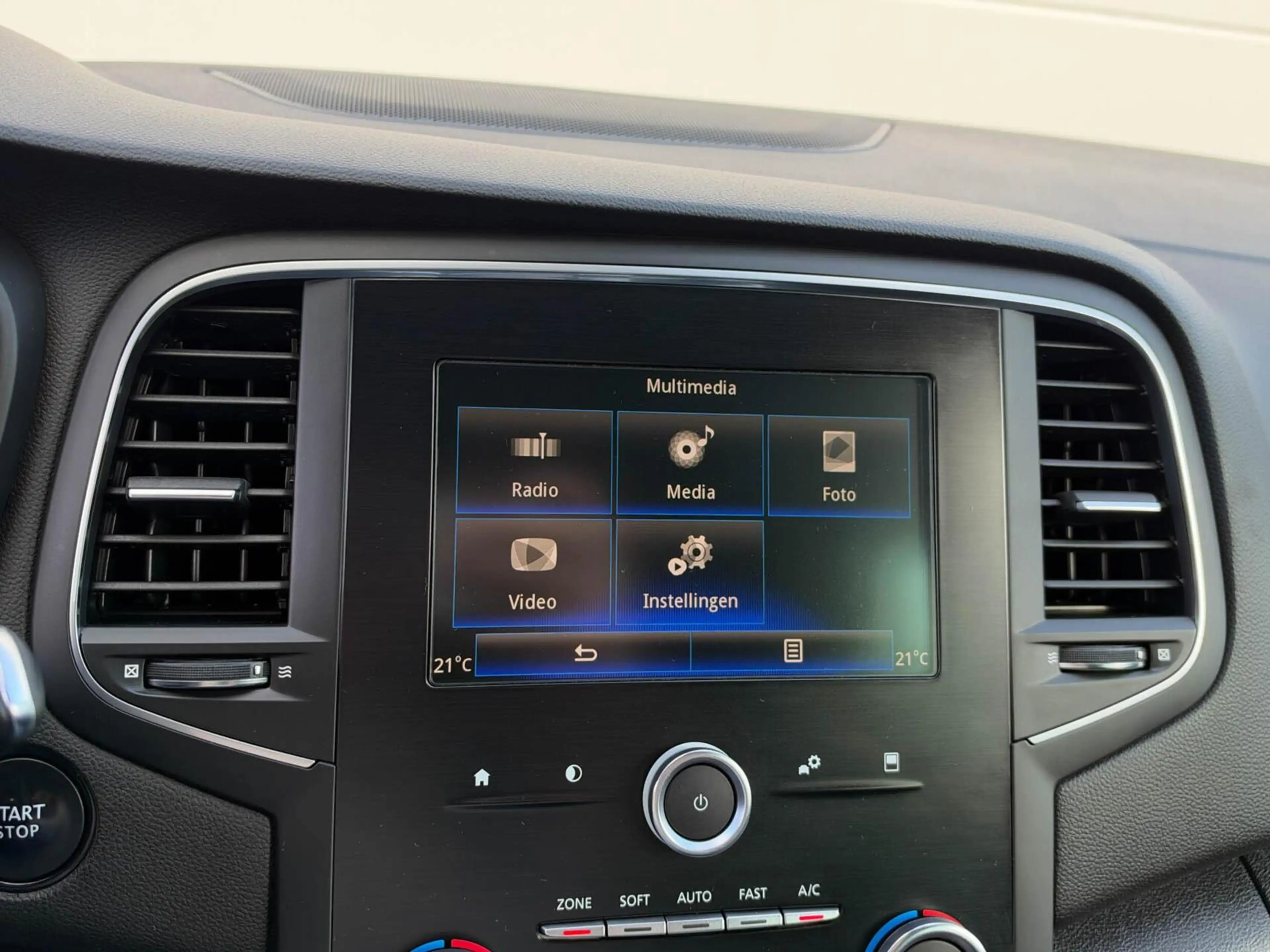 Renault Megane Estate 1.2 TCe 100pk Limited | Navigatie | Privacy — photo 22