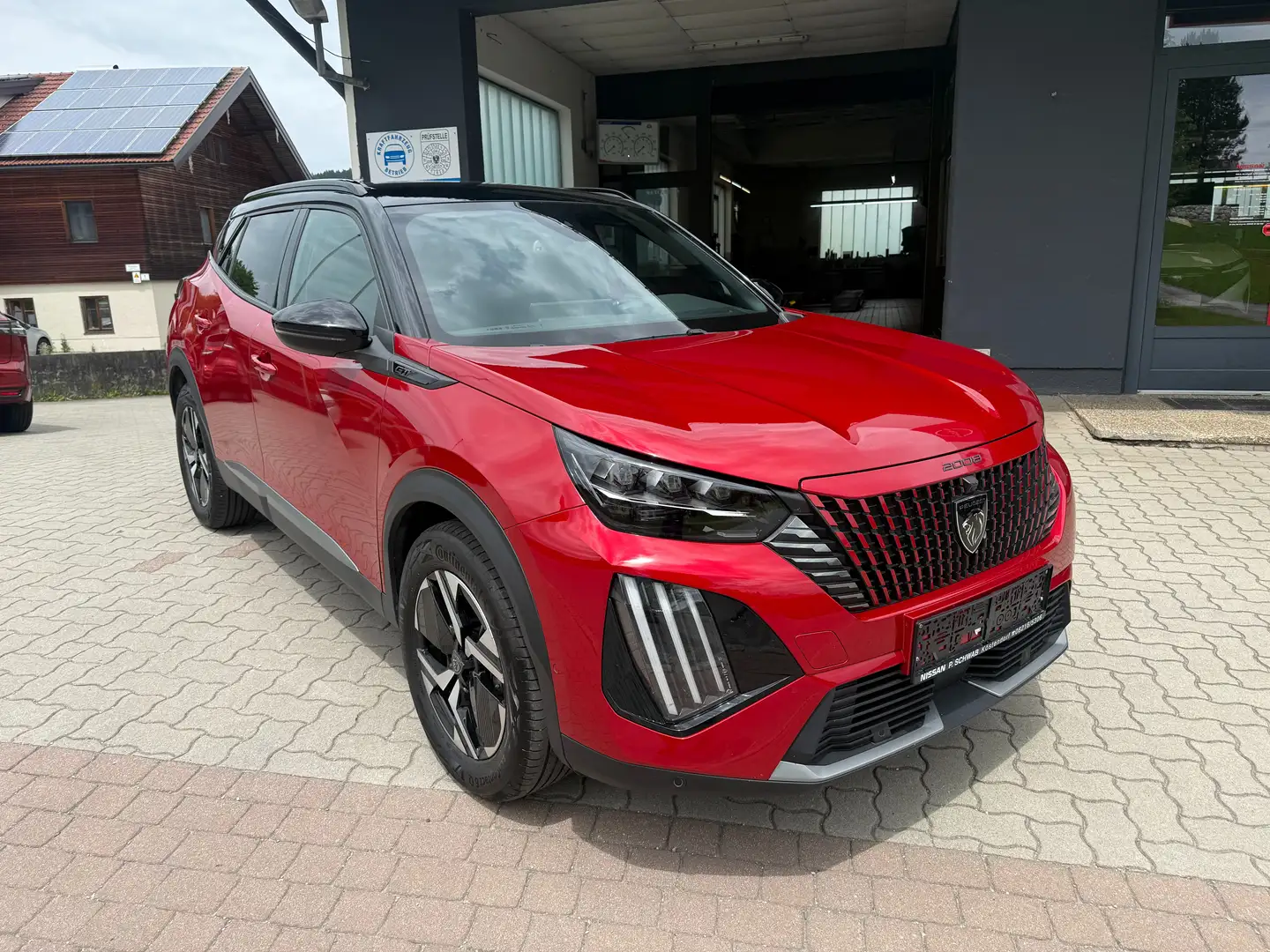 Peugeot 2008 Hybrid 136 e-DCS6 GT GT Rot - 1