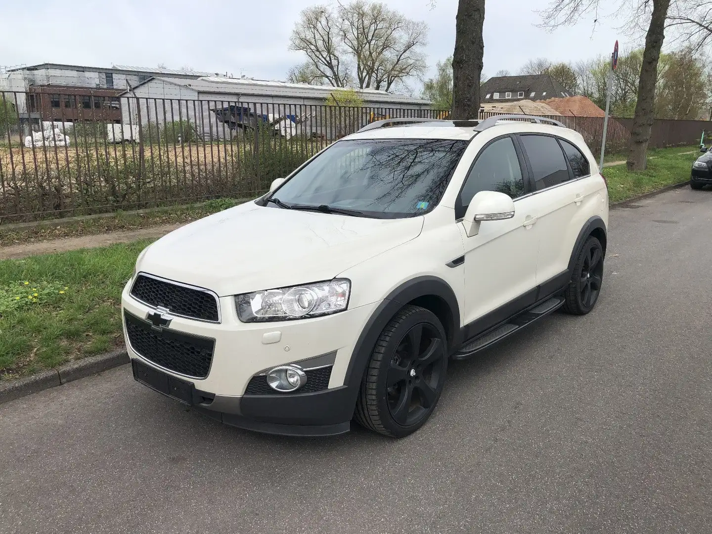 Chevrolet Captiva 2.2 D LTZ 4WD LEDER 7-SITZER PDC ALU Blanc - 2