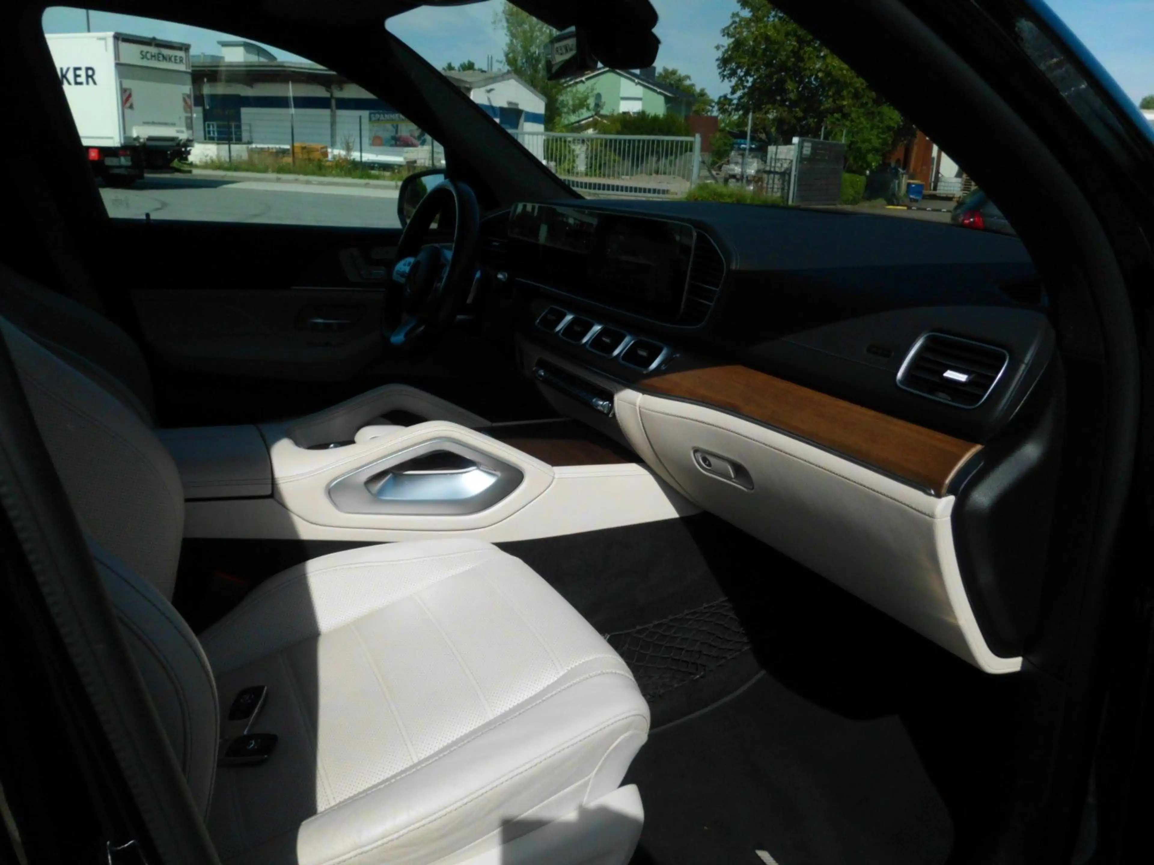 Mercedes-Benz GLS 400 d 4Matic AMG-Line 7 Sitze Vollaustattung — photo 15