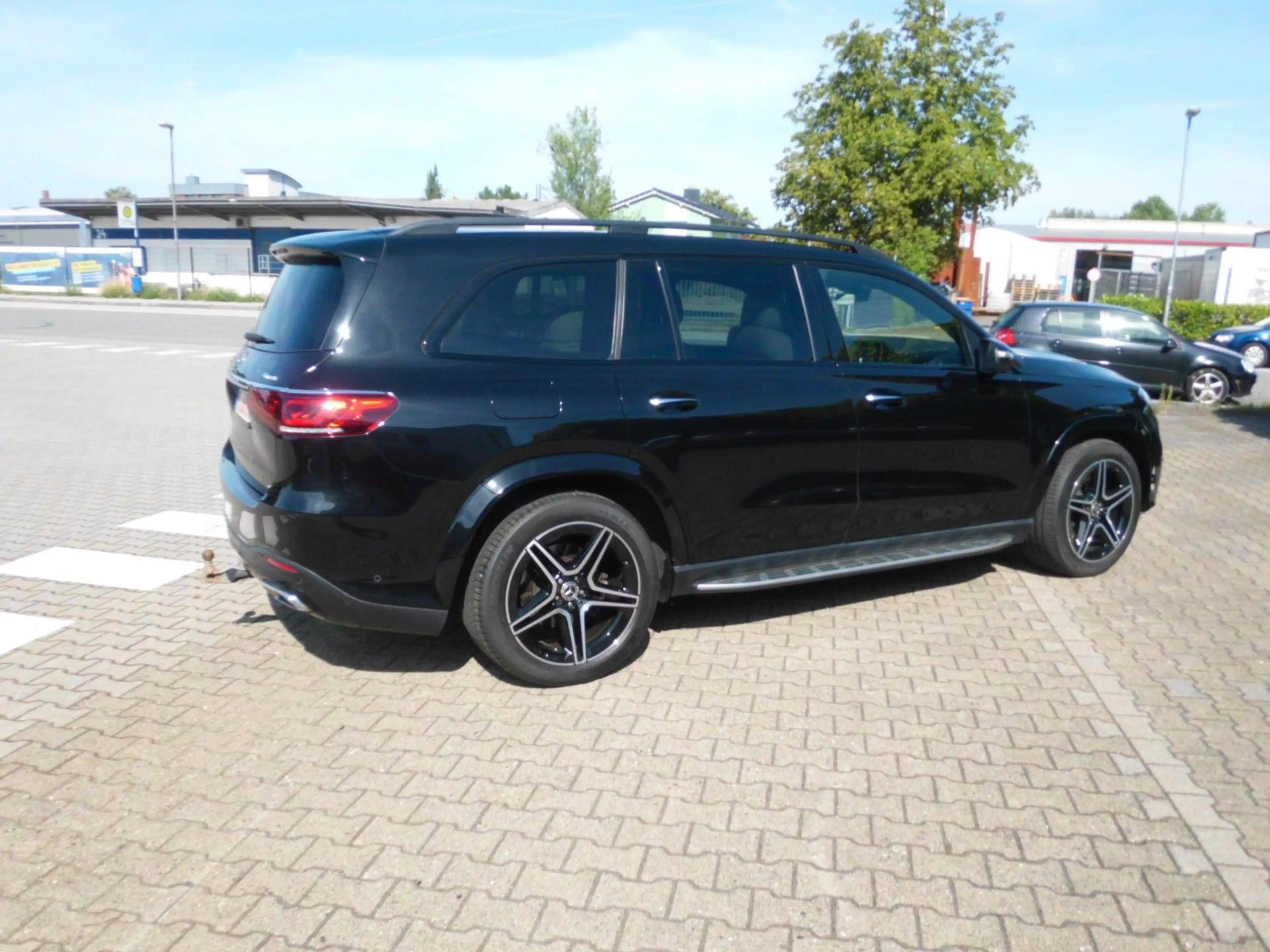 Mercedes-Benz GLS 400 d 4Matic AMG-Line 7 Sitze Vollaustattung — photo 3