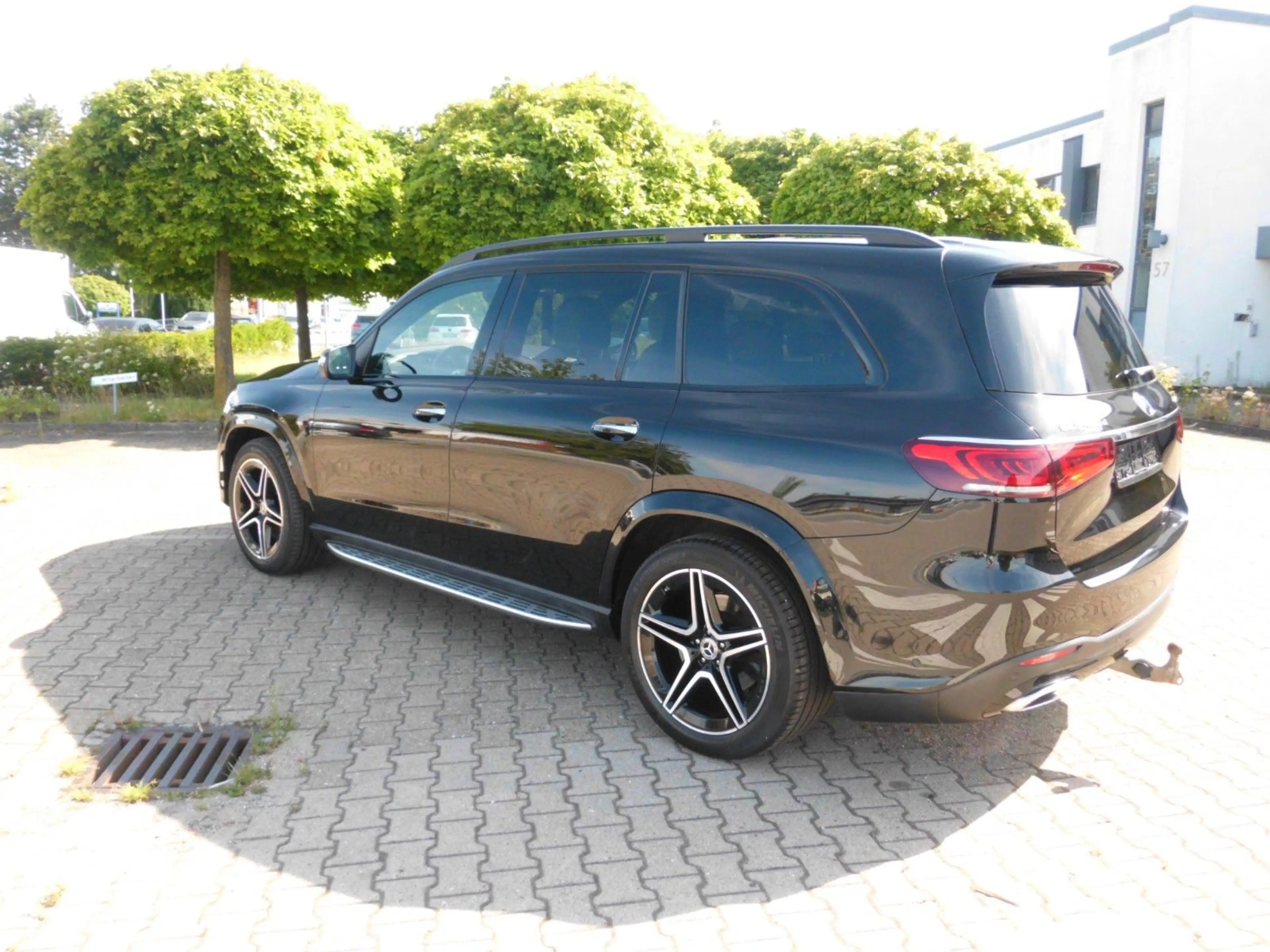 Mercedes-Benz GLS 400 d 4Matic AMG-Line 7 Sitze Vollaustattung — photo 4