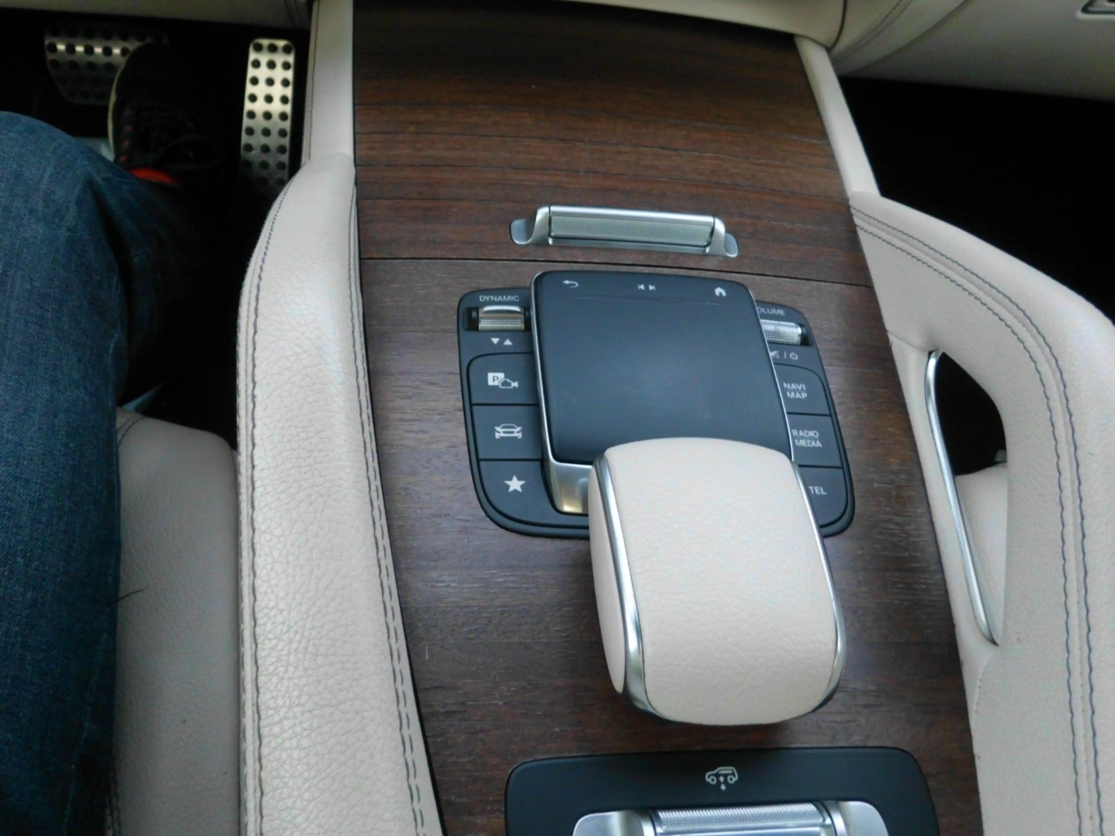Mercedes-Benz GLS 400 d 4Matic AMG-Line 7 Sitze Vollaustattung — photo 13