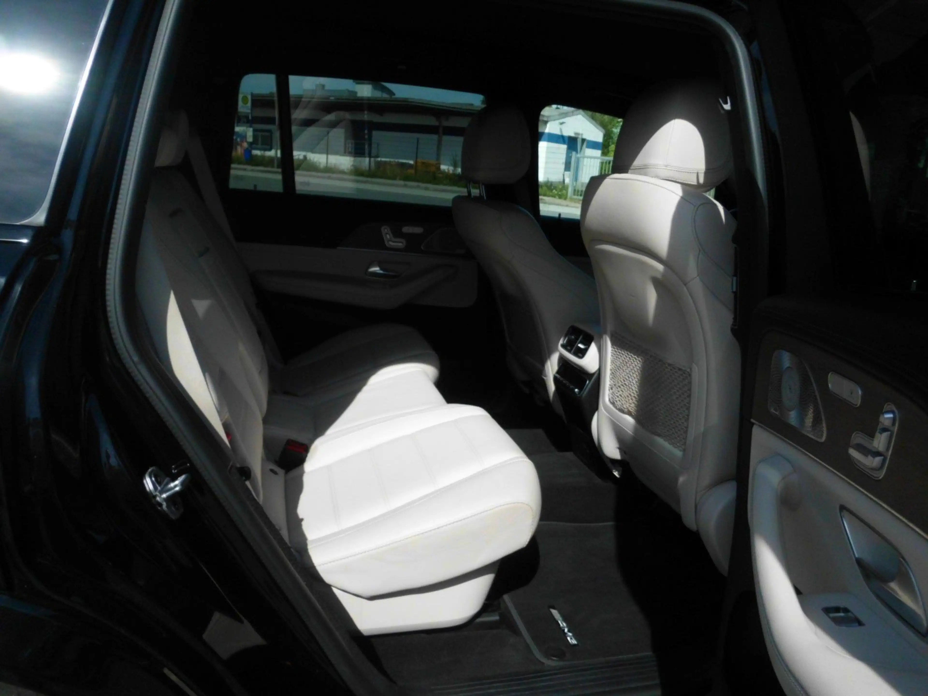 Mercedes-Benz GLS 400 d 4Matic AMG-Line 7 Sitze Vollaustattung — photo 17