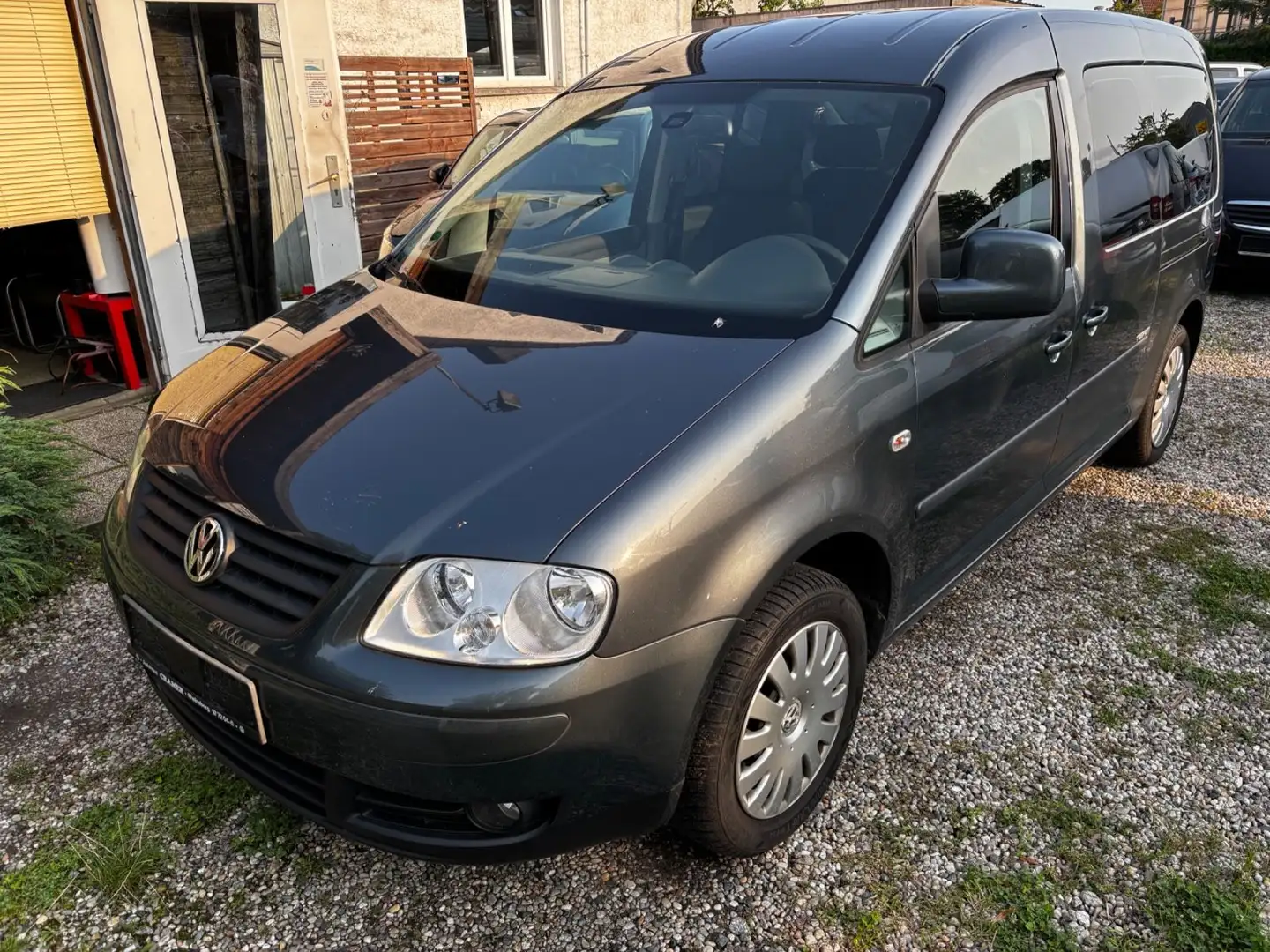Volkswagen Caddy Maxi Life TeamRollstuhl Rampe Klima 1.Hand Grau - 1