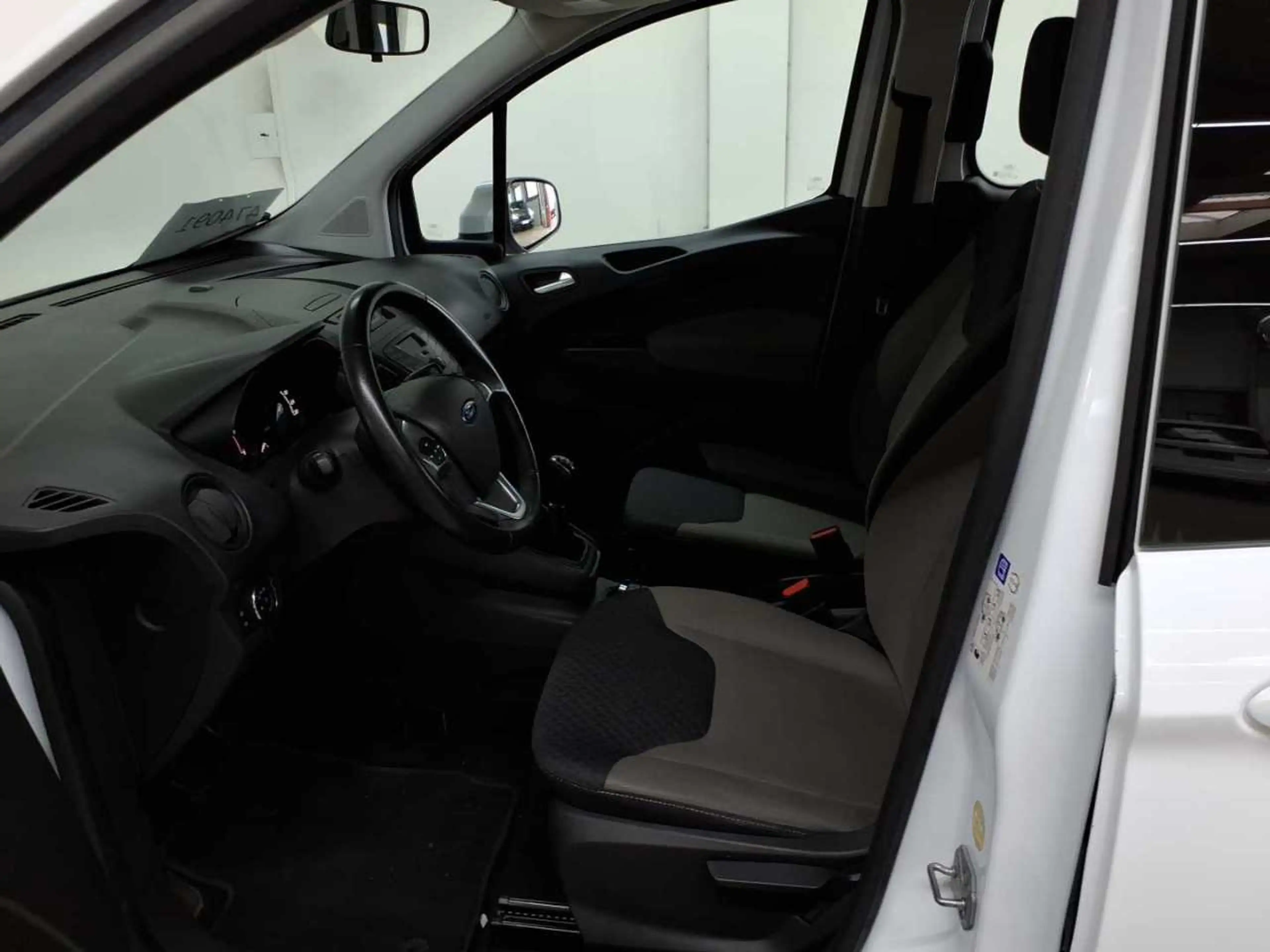 Ford Tourneo Tourneo Courier 1.5 TDCi Trend — photo 7