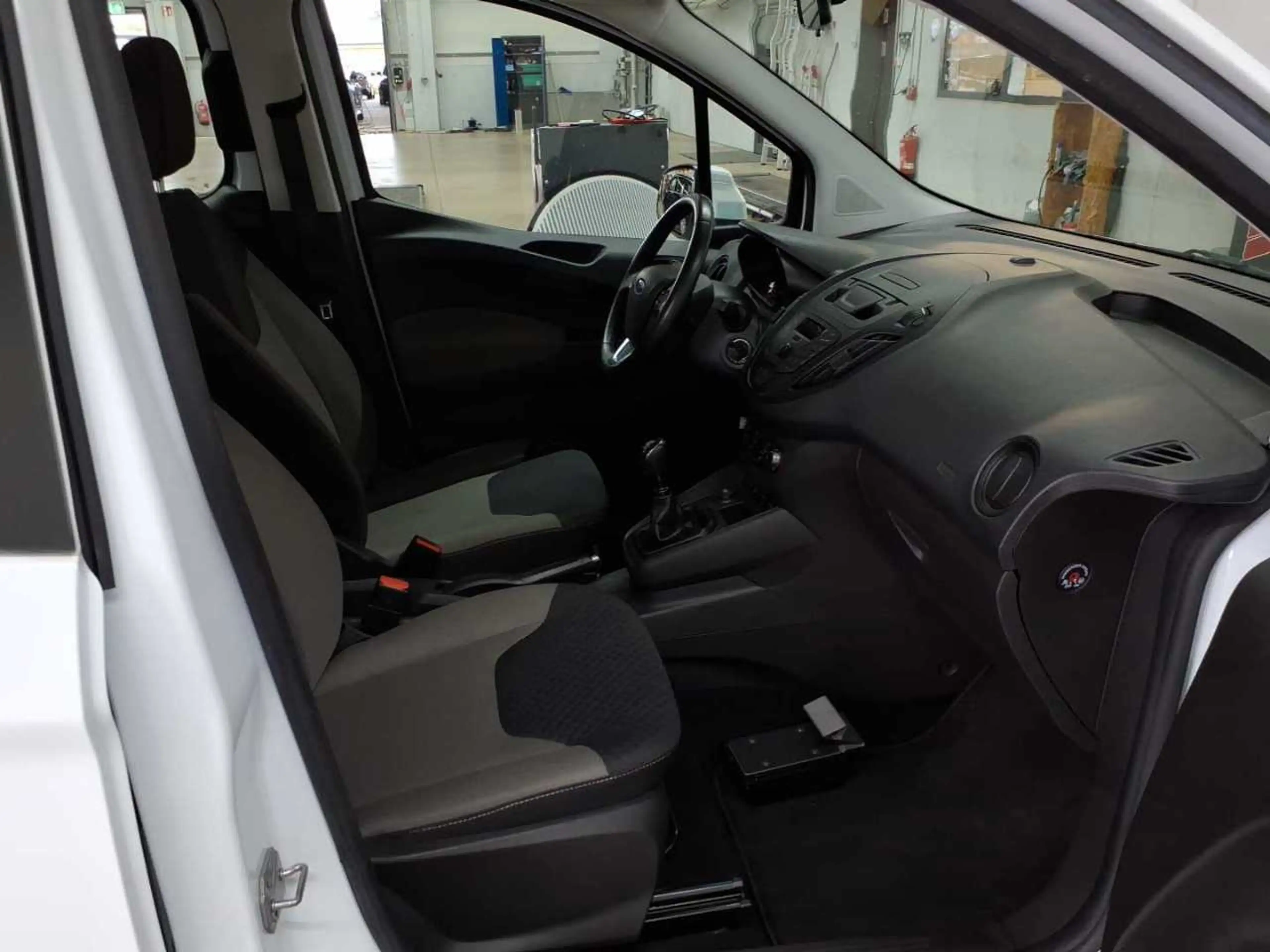 Ford Tourneo Tourneo Courier 1.5 TDCi Trend — photo 8