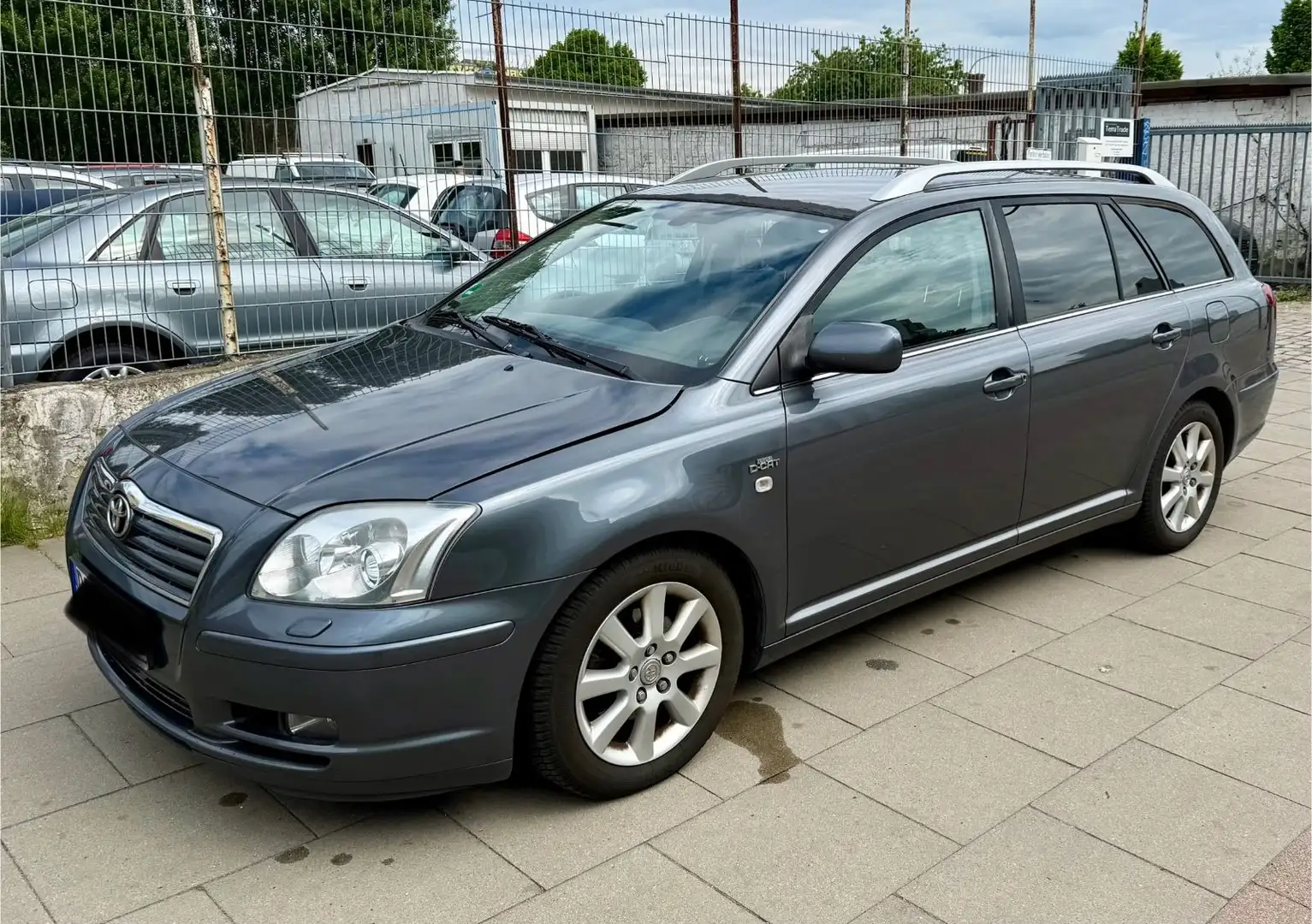 Toyota Avensis Kombi 2.2 D-CAT Executive Grau - 2