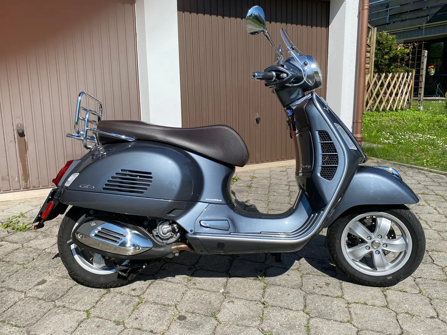Vespa GTS 300 Touring E5 Gris - 2