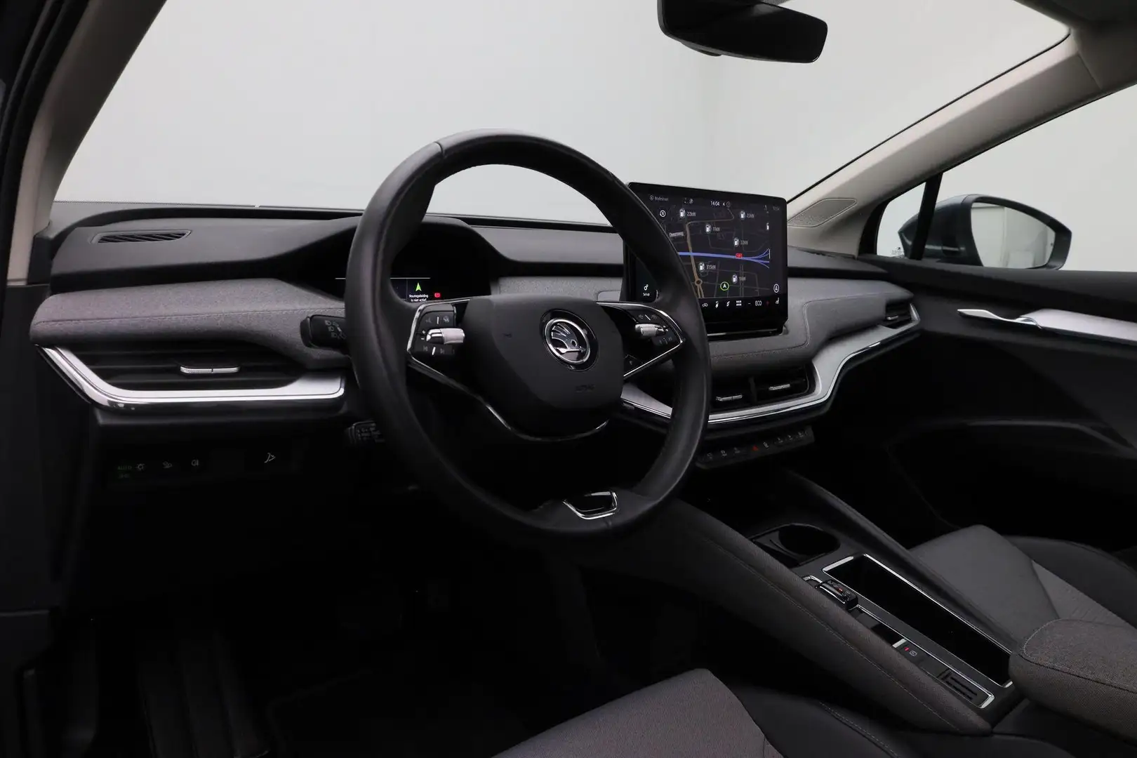 Skoda Enyaq iV 80 204 pk | Warmtepomp | Panoramadak | Matrix L Grijs - 2