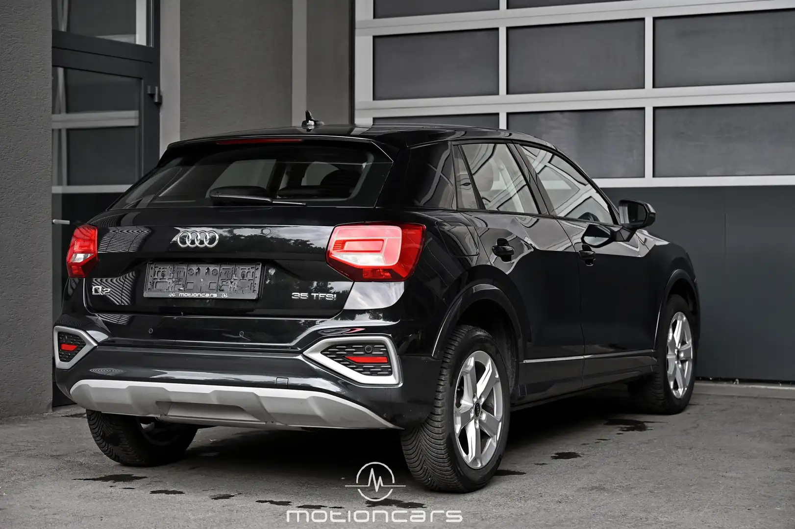Audi Q2 35 1.0 TFSI S-tronic Schwarz - 2