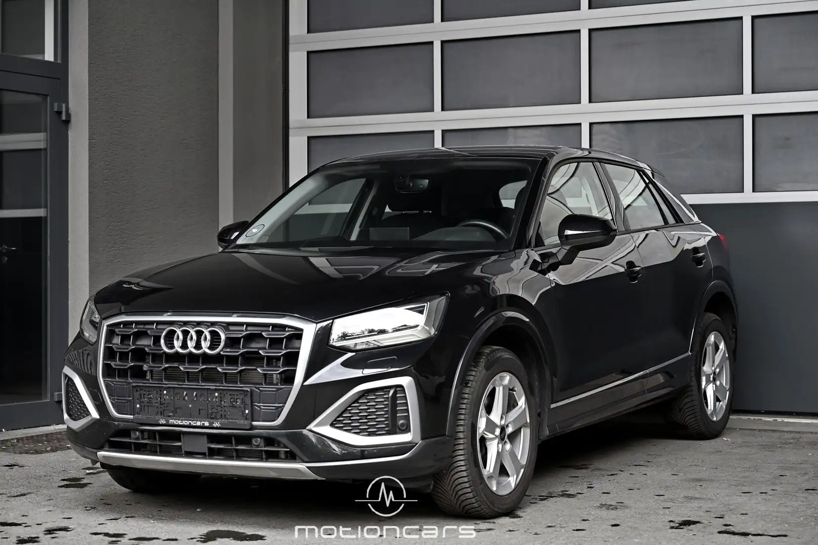 Audi Q2 35 1.0 TFSI S-tronic Schwarz - 1