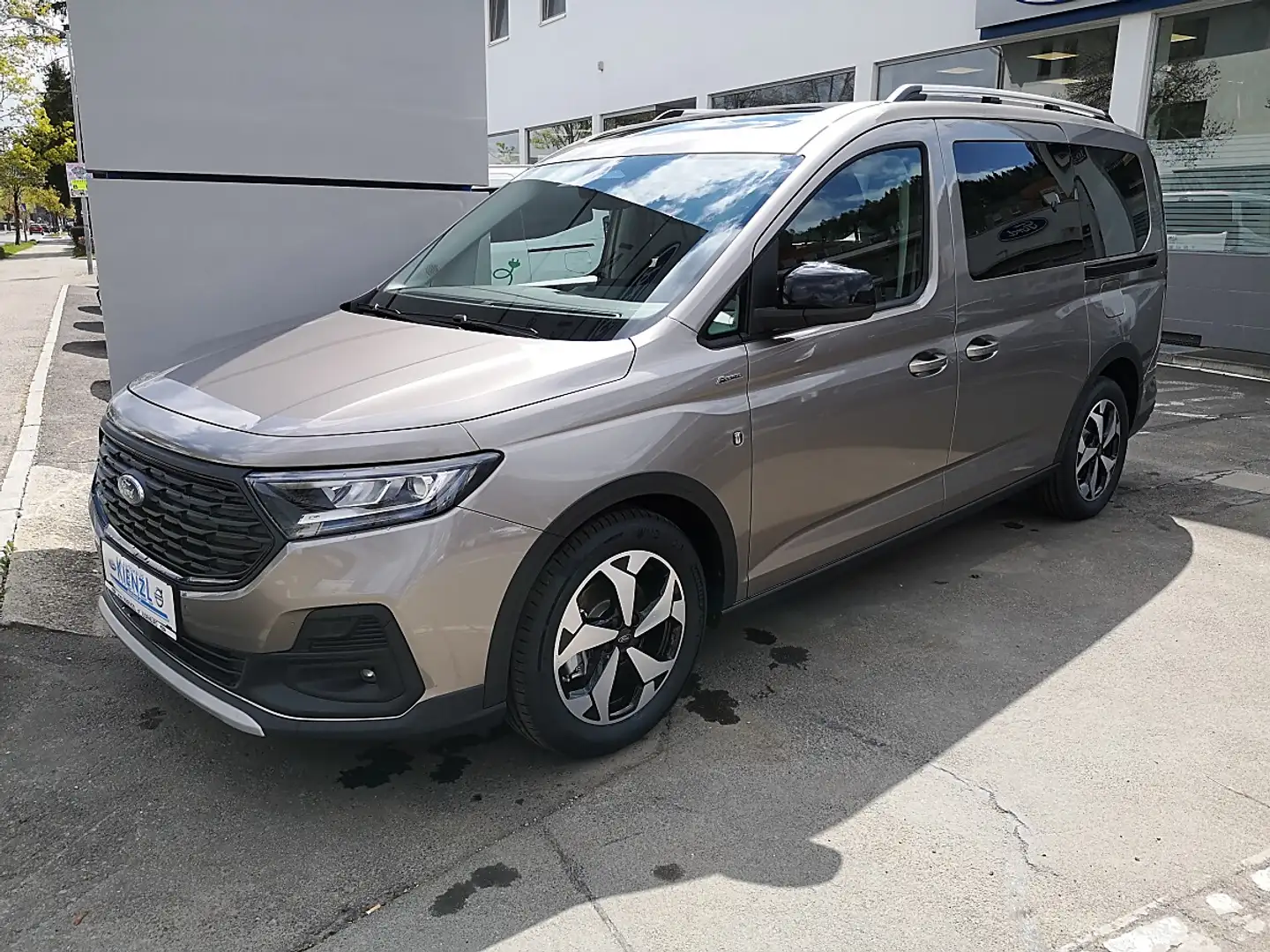 Ford Grand Tourneo Connect 2,0 EcoBlue L2 AWD Active Silber - 1