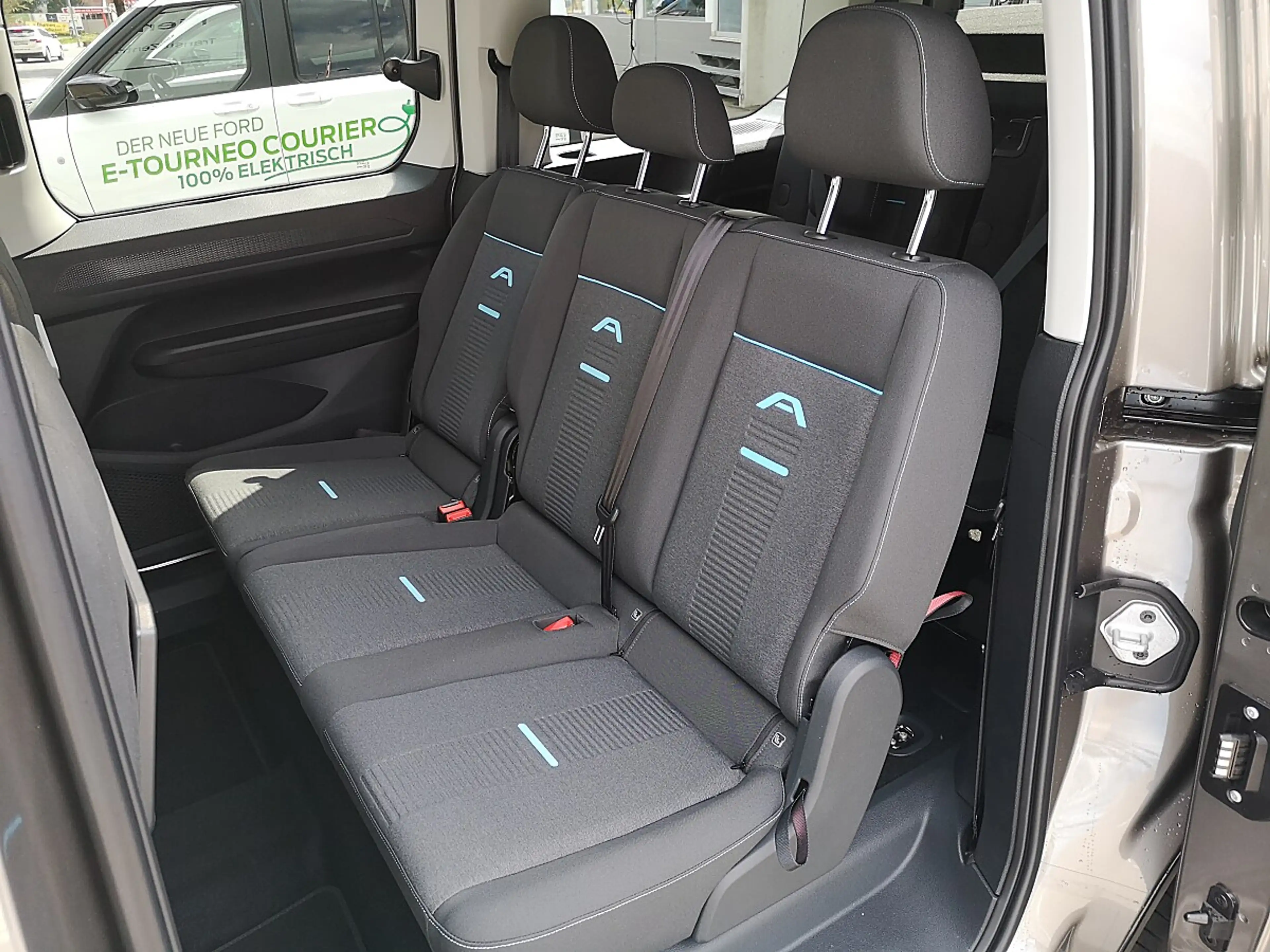 Ford Grand Tourneo Connect 2,0 EcoBlue L2 AWD Active — photo 9