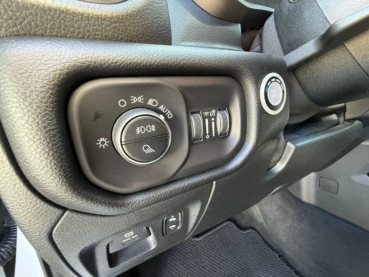 Dodge RAM 2023 — фото 17
