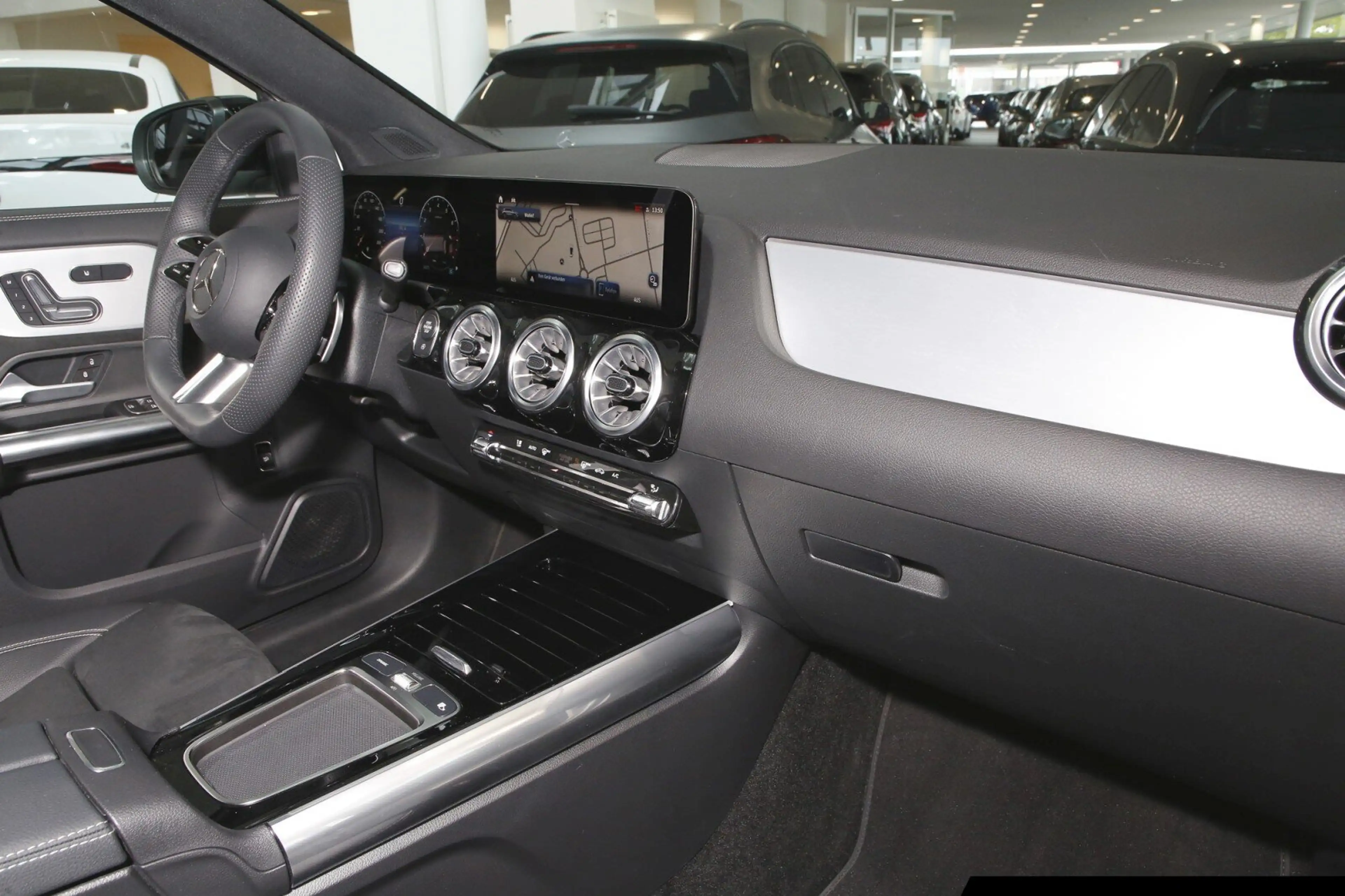 Mercedes-Benz GLA 200 GLA 200 AMG Sp Edition/Night/Pano/360°/AHK Navi — photo 7