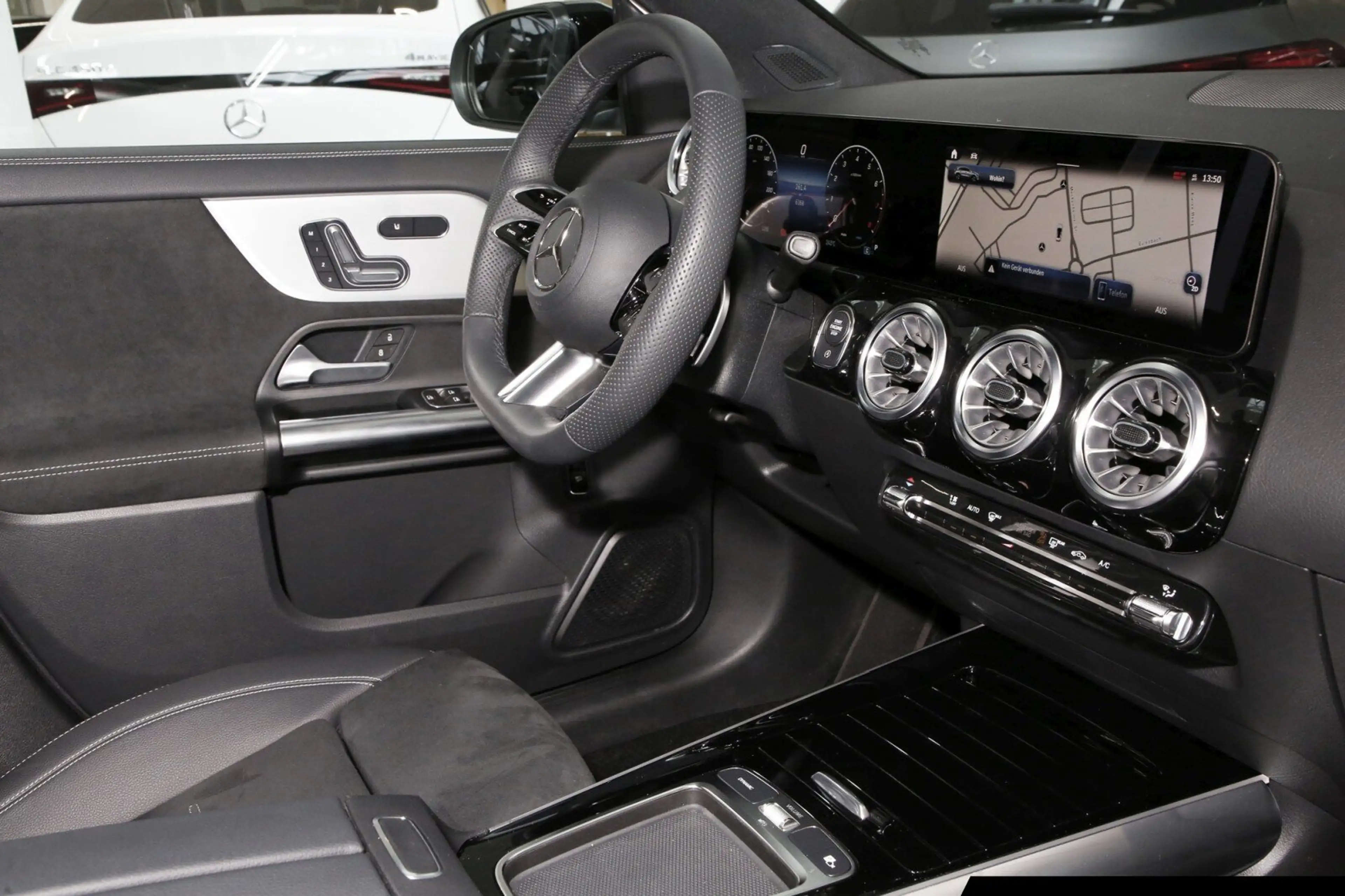 Mercedes-Benz GLA 200 GLA 200 AMG Sp Edition/Night/Pano/360°/AHK Navi — photo 8