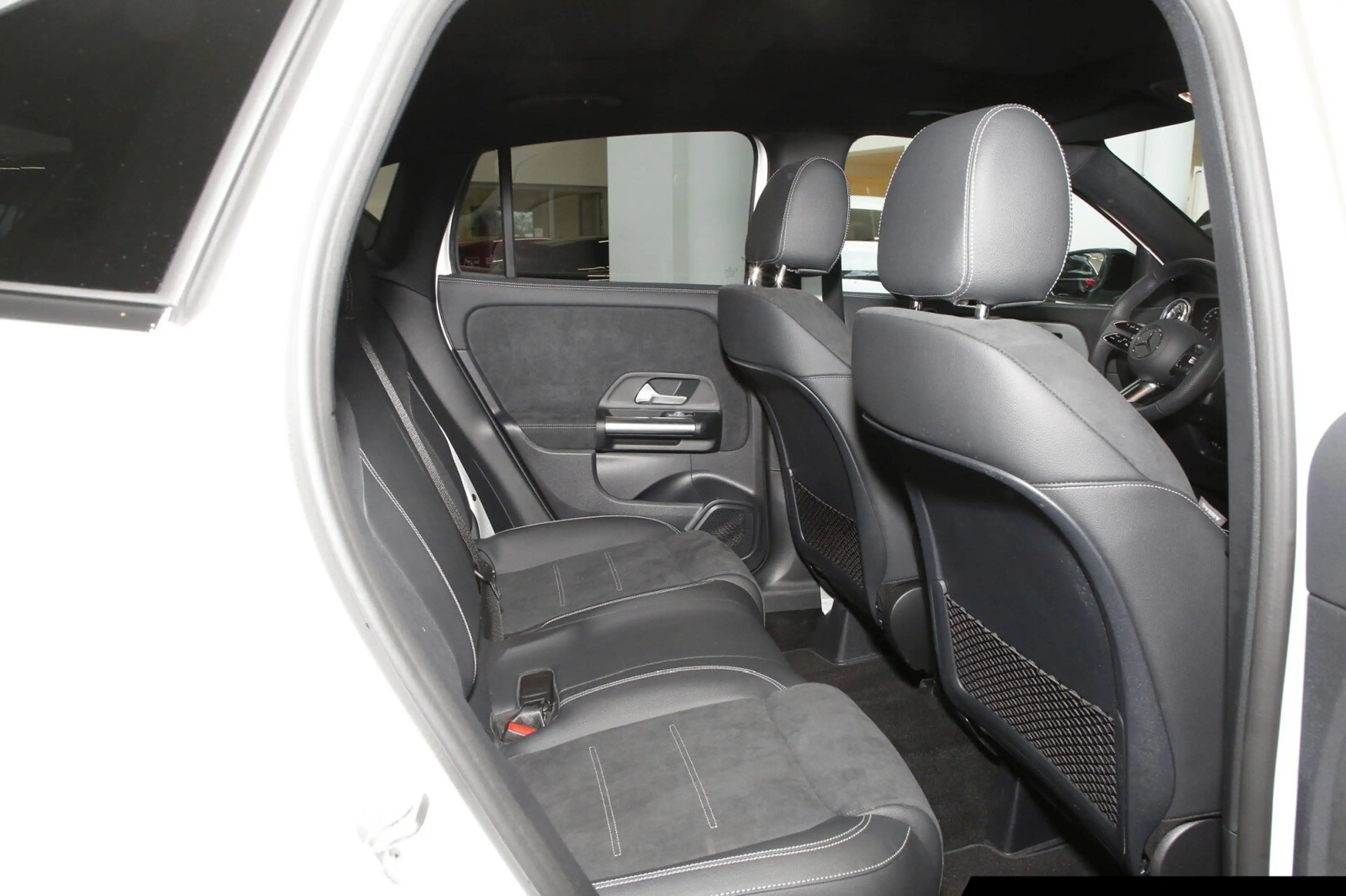 Mercedes-Benz GLA 200 GLA 200 AMG Sp Edition/Night/Pano/360°/AHK Navi — photo 9