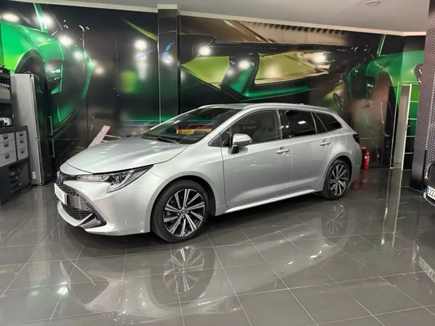 Toyota Corolla Touring Sports 180H Style Gris - 1