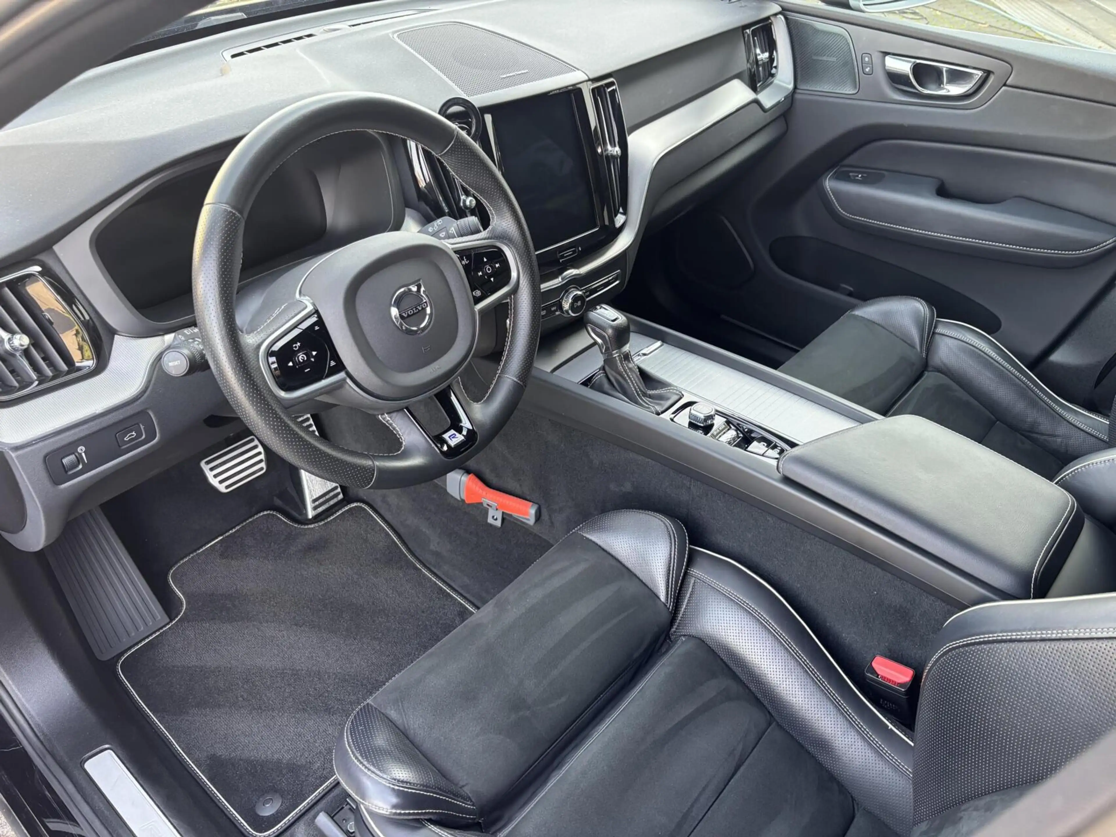 Volvo XC60 2.0 T4 Inscription R-Design | Harman & Kardon | Tr — photo 13
