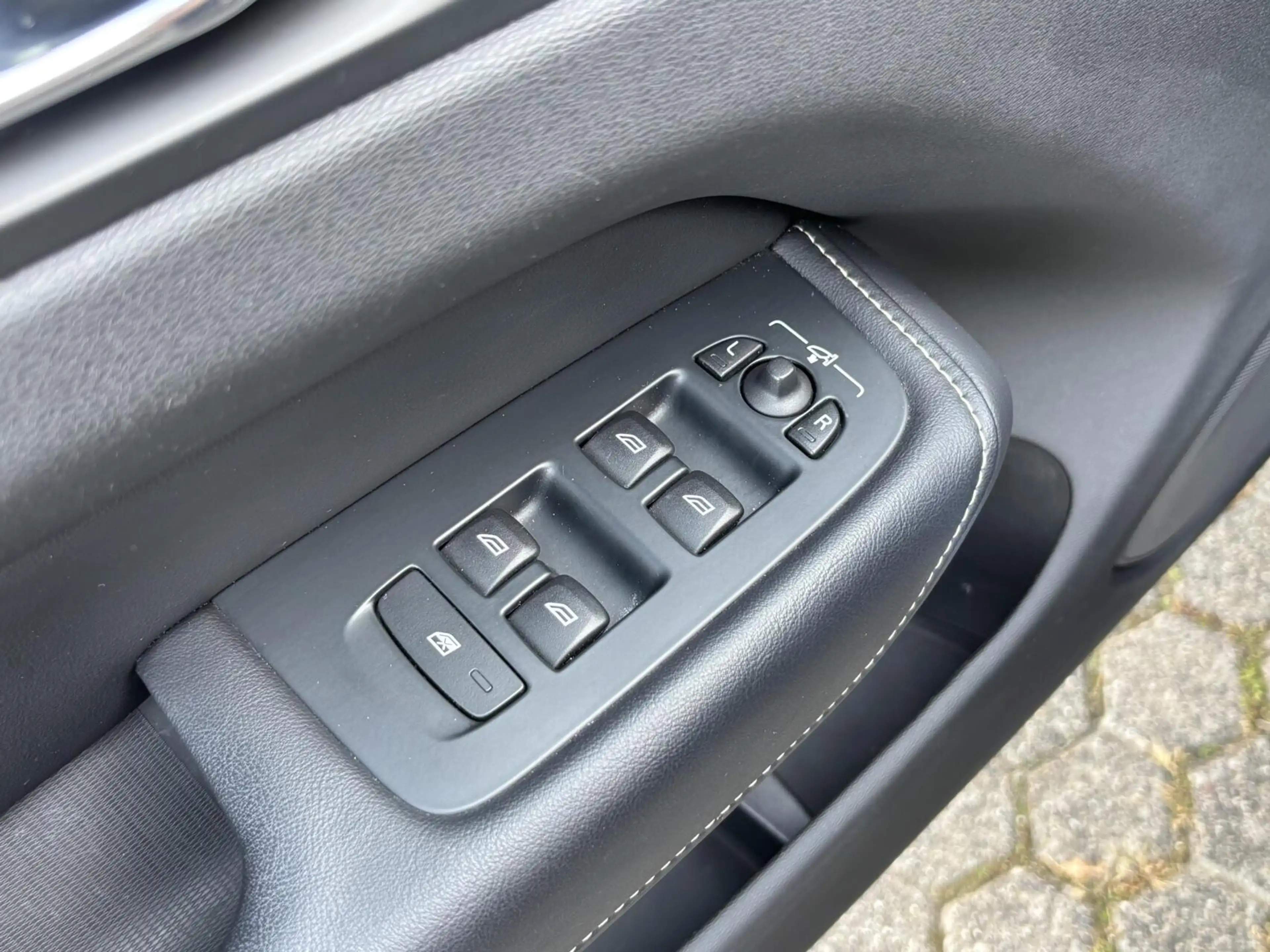 Volvo XC60 2.0 T4 Inscription R-Design | Harman & Kardon | Tr — photo 17