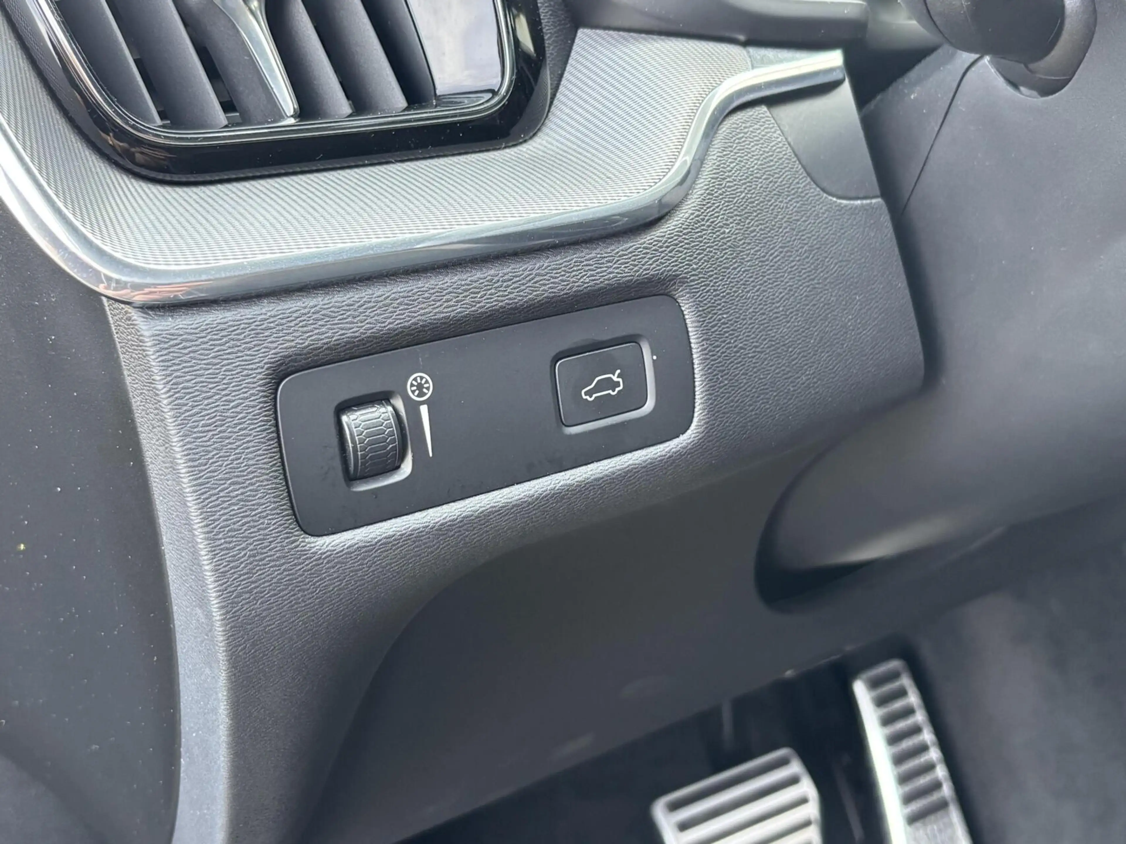 Volvo XC60 2.0 T4 Inscription R-Design | Harman & Kardon | Tr — photo 19