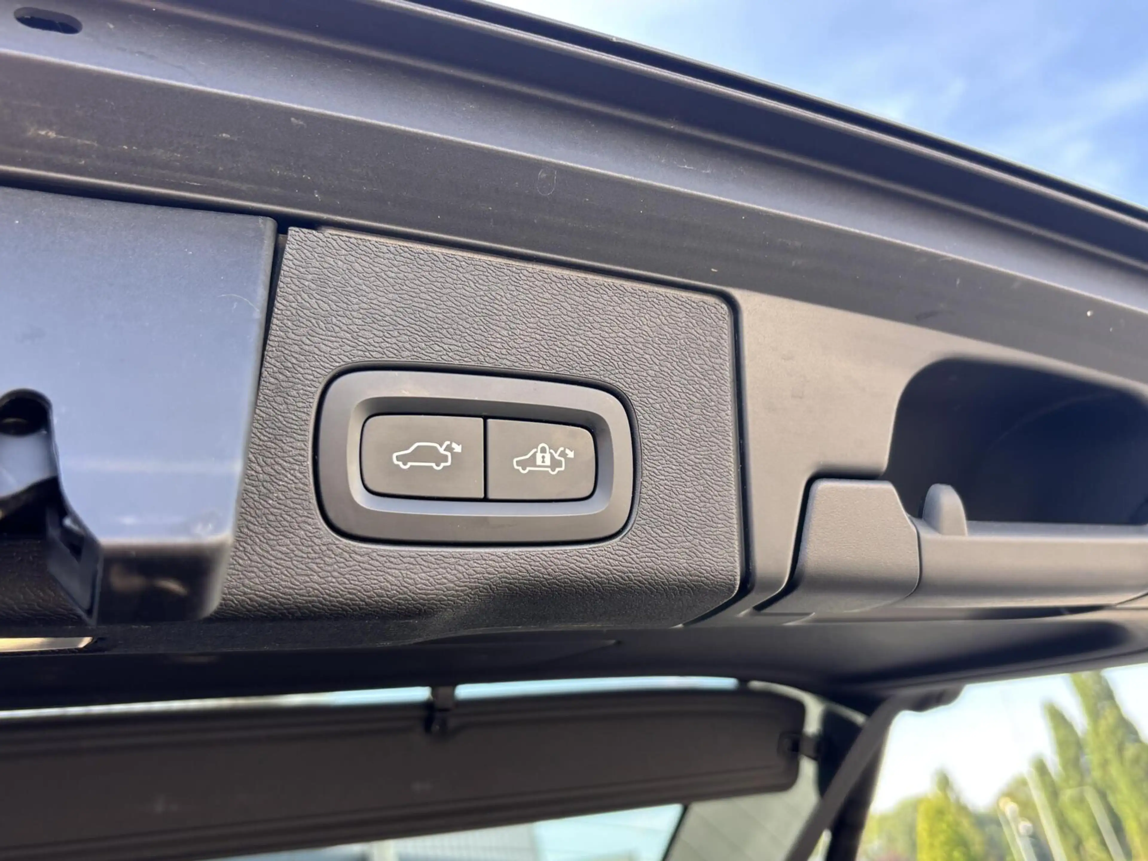 Volvo XC60 2.0 T4 Inscription R-Design | Harman & Kardon | Tr — photo 31