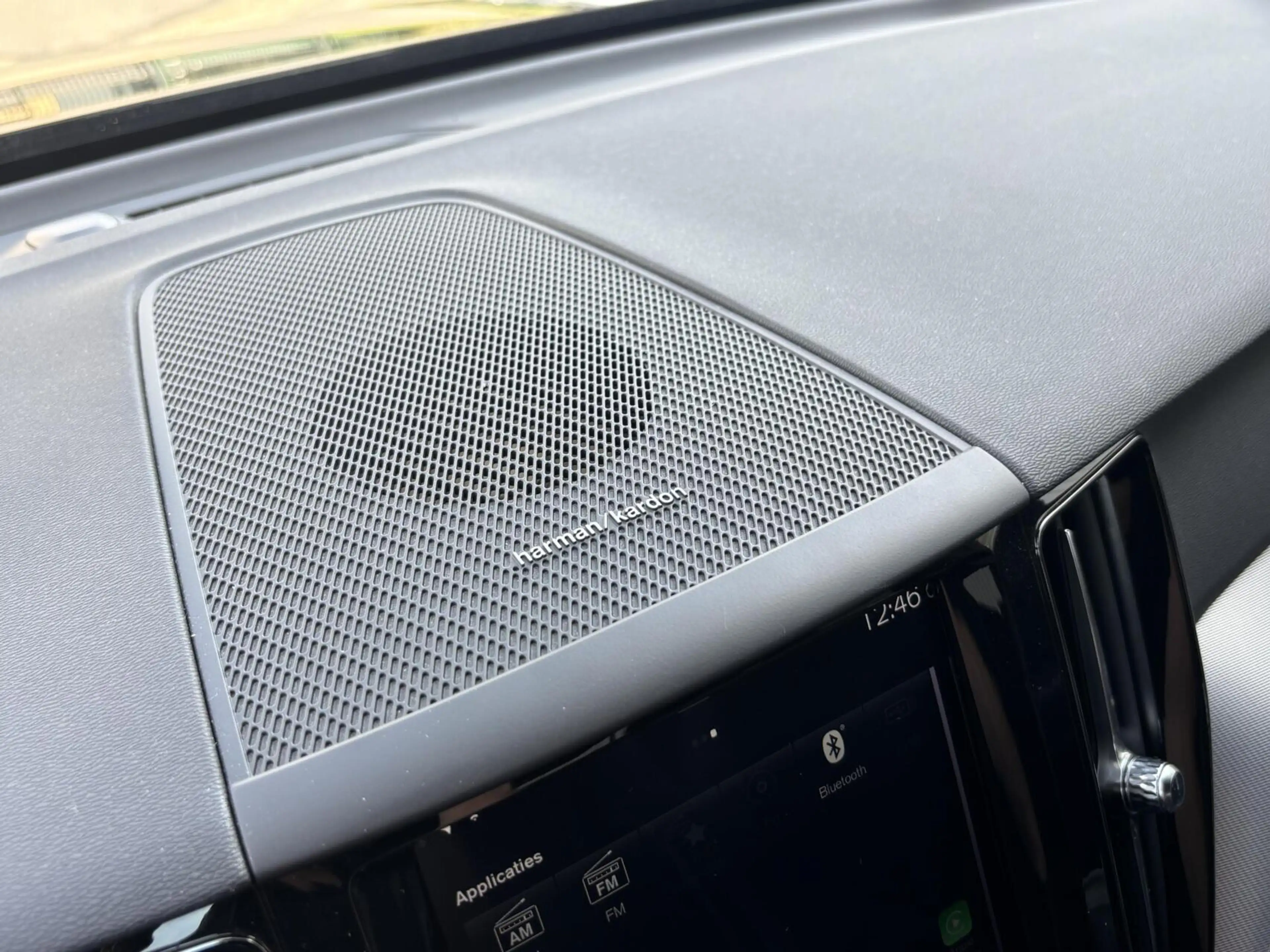 Volvo XC60 2.0 T4 Inscription R-Design | Harman & Kardon | Tr — photo 27